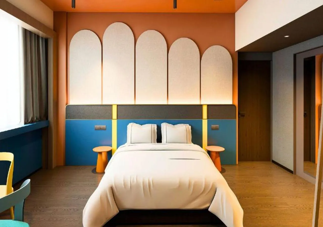 Bed in Furama City Centre