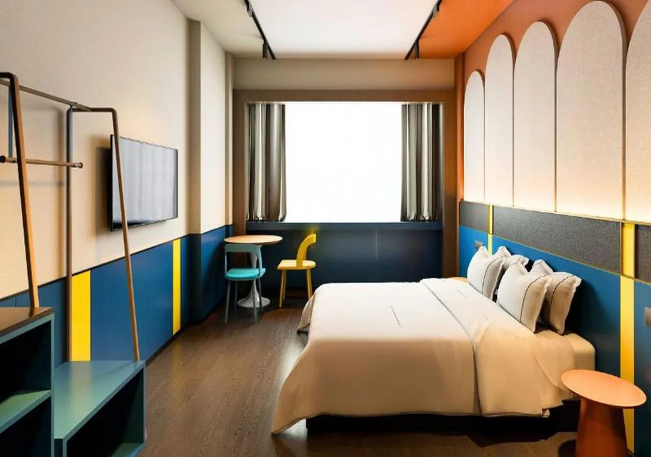 Bed in Furama City Centre