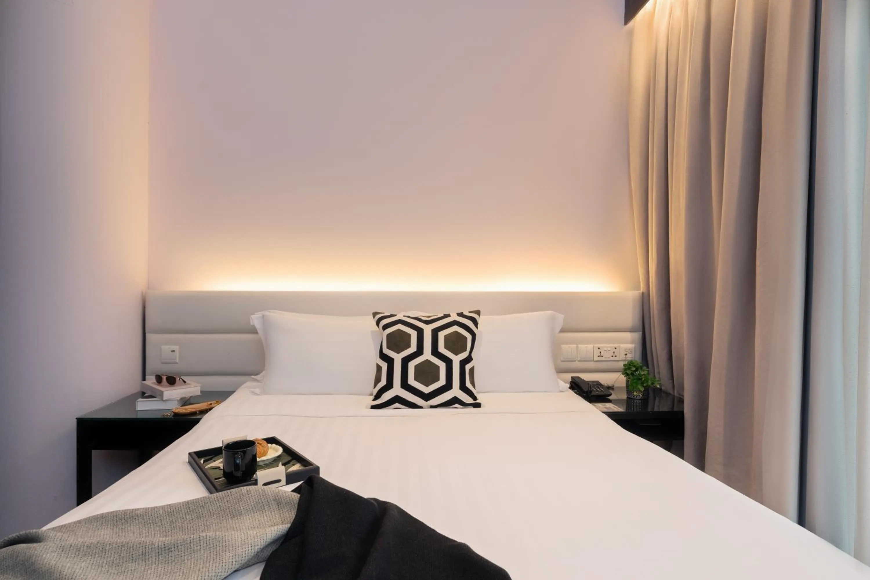 Bed in Furama City Centre