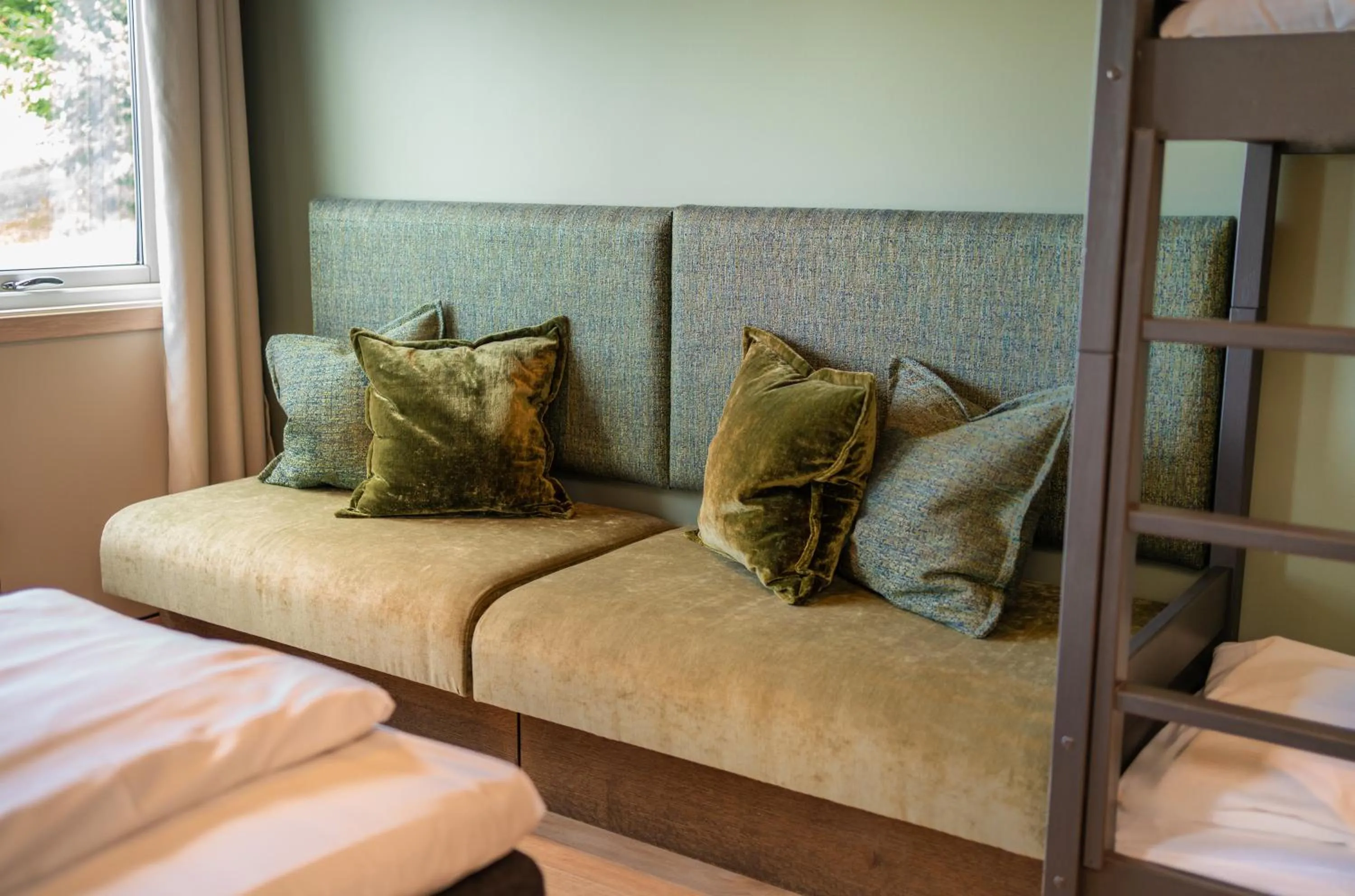 Seating area, Bed in Lillehammer Turistsenter Budget Hotel