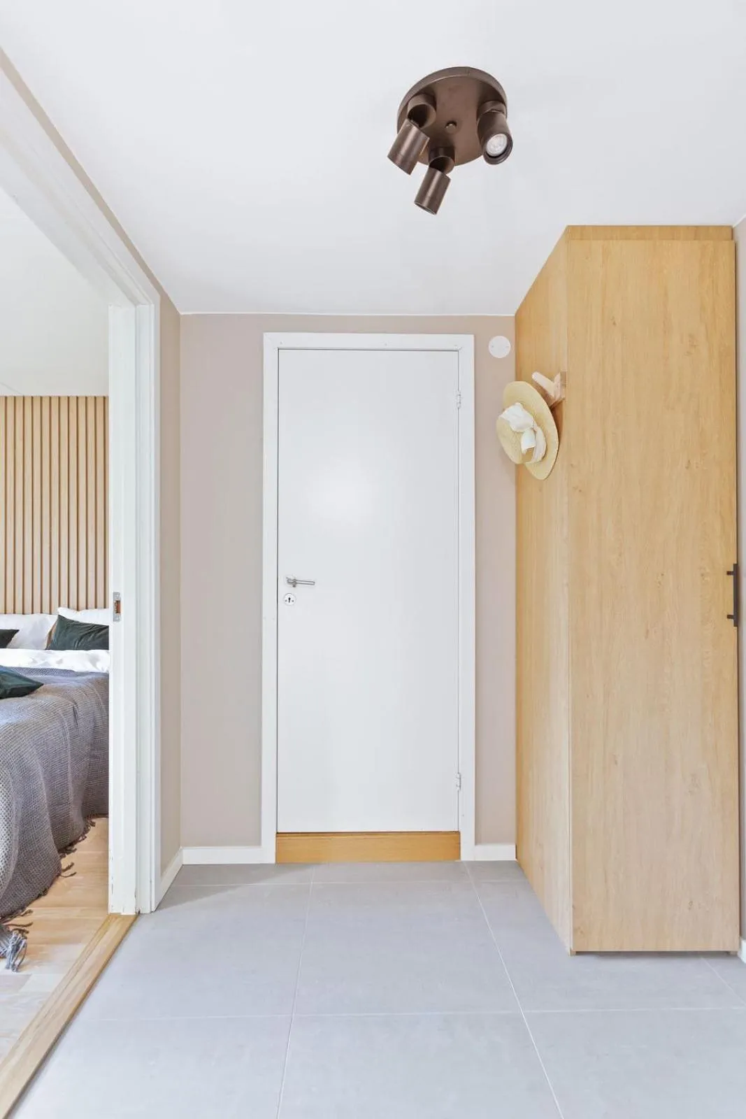 Facade/entrance, Bed in BJØRVIKA APARTMENTS, Teaterplassen, Oslo city center