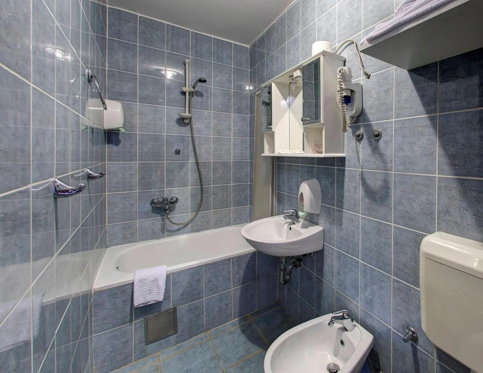 Bathroom in Hotel Damis