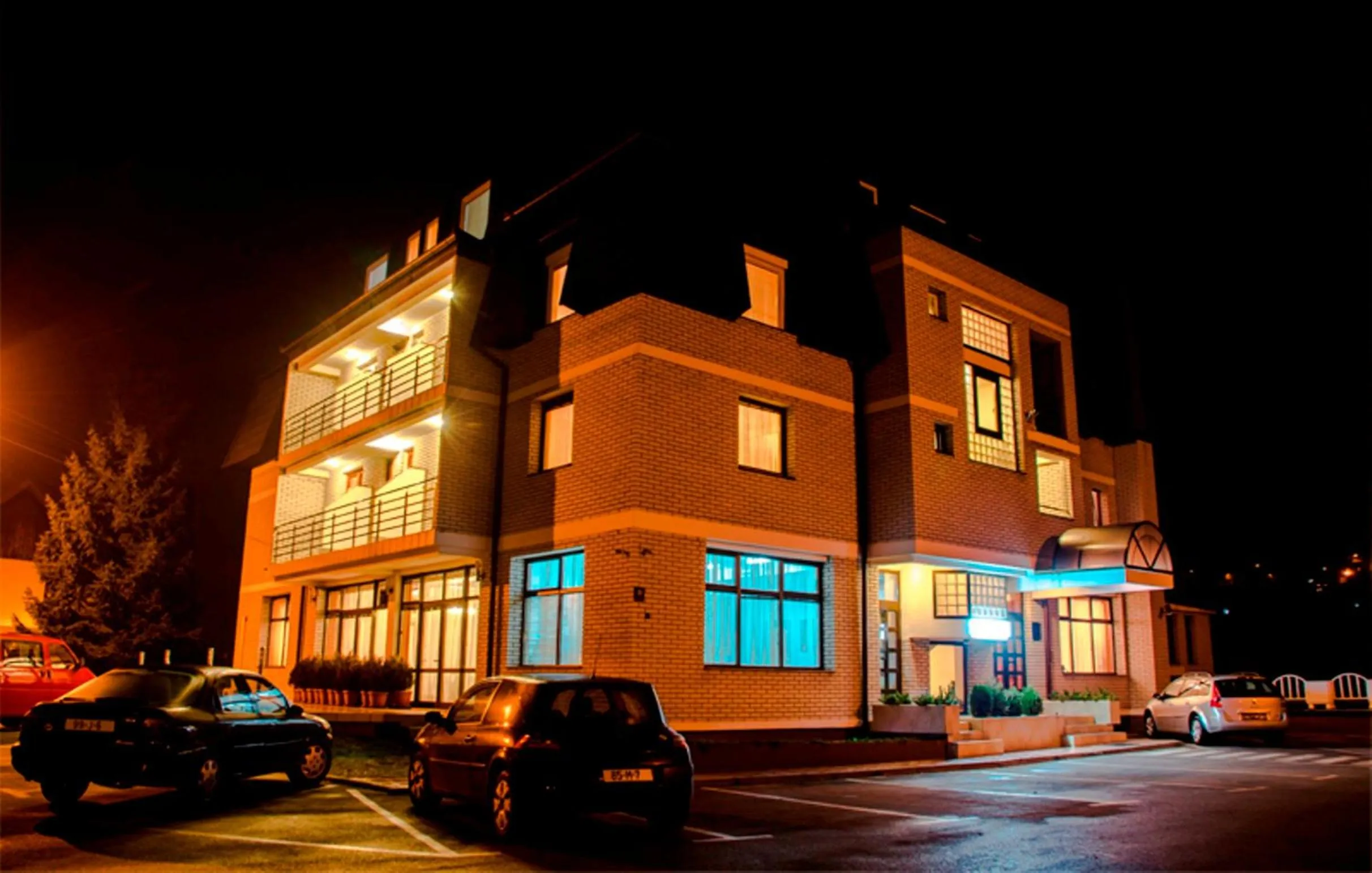 Property building in Hotel Damis