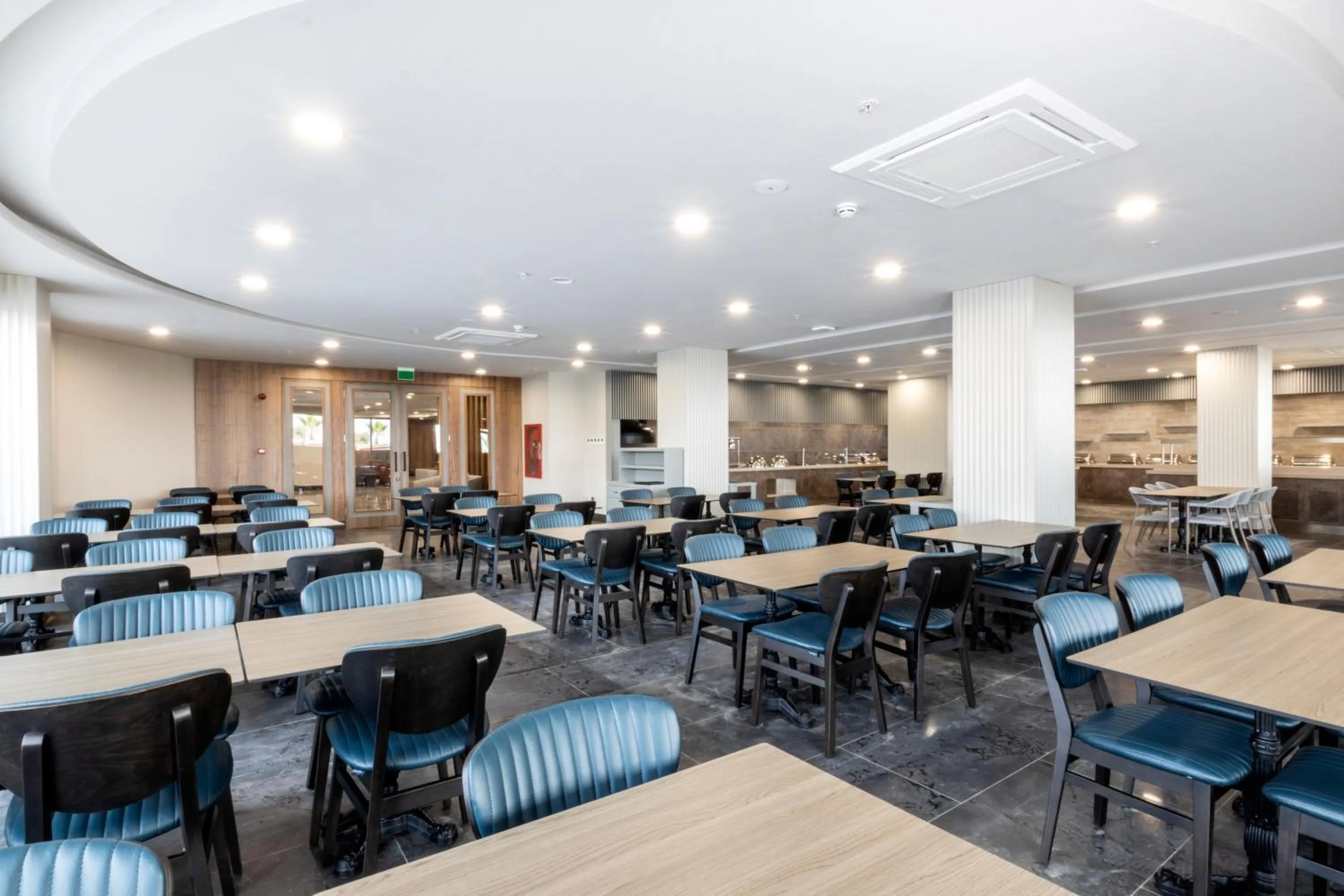 Restaurant/places to eat in Elysee Rive Hotel