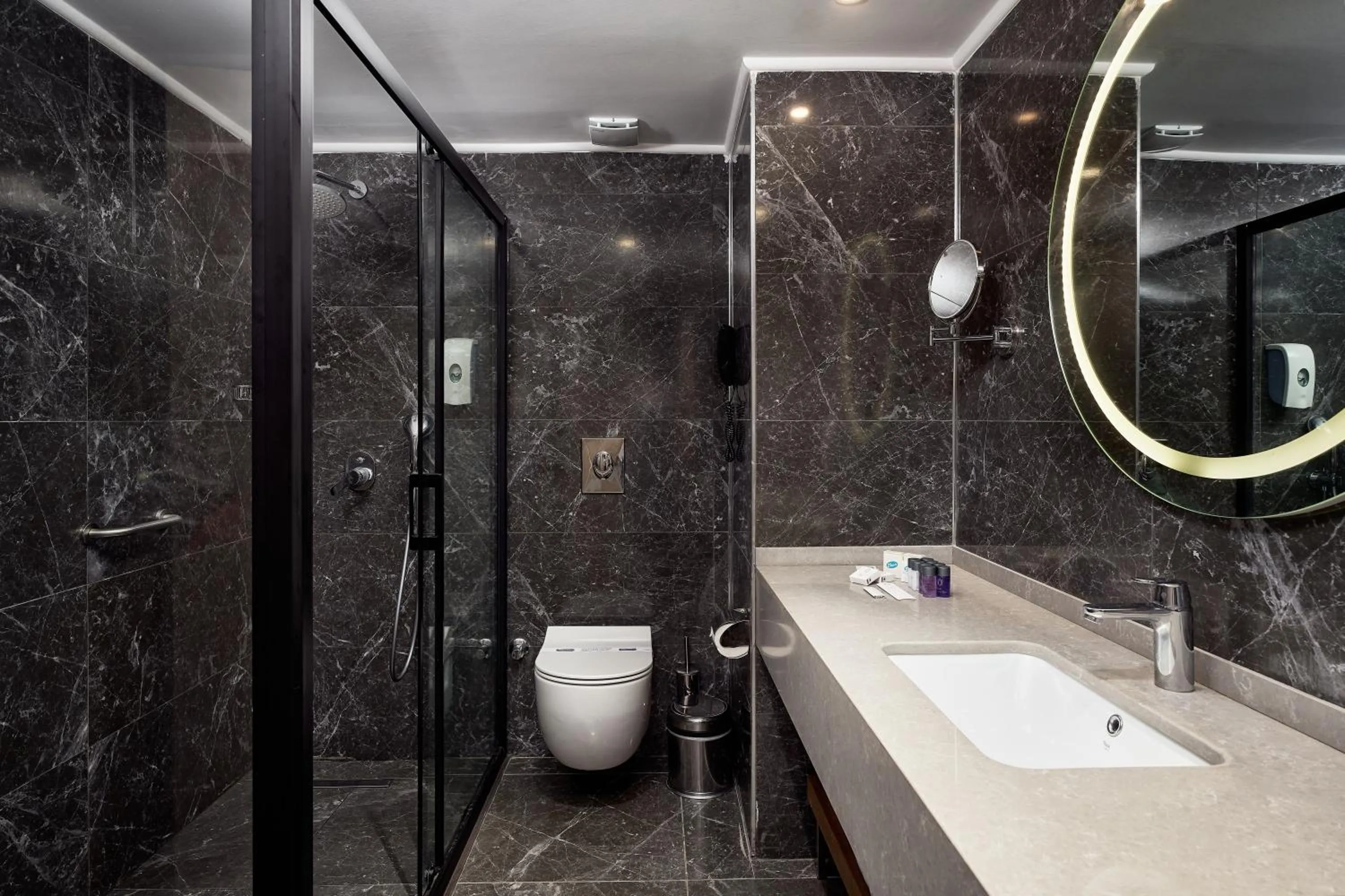 Bathroom in Elysee Rive Hotel