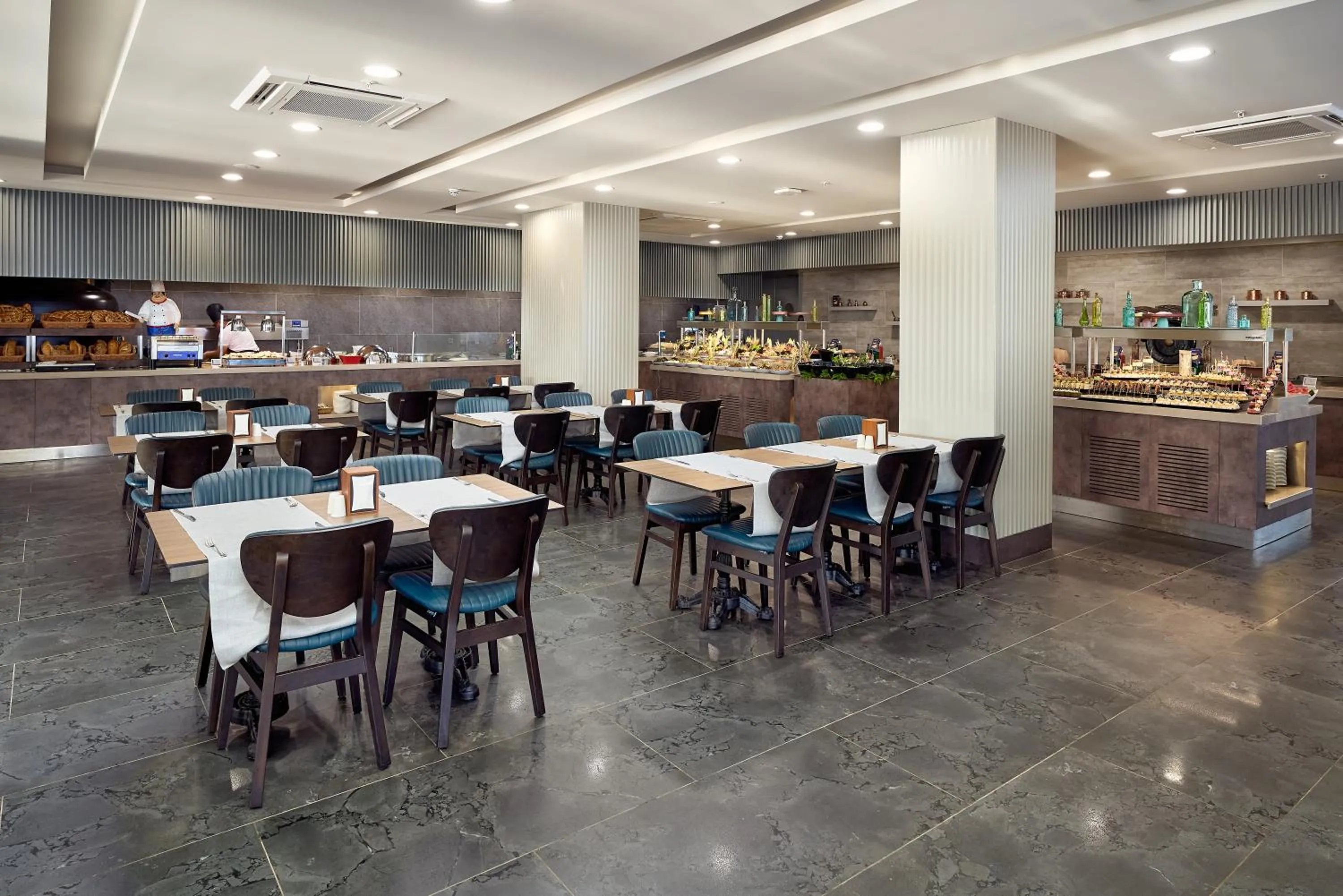 Restaurant/places to eat in Elysee Rive Hotel