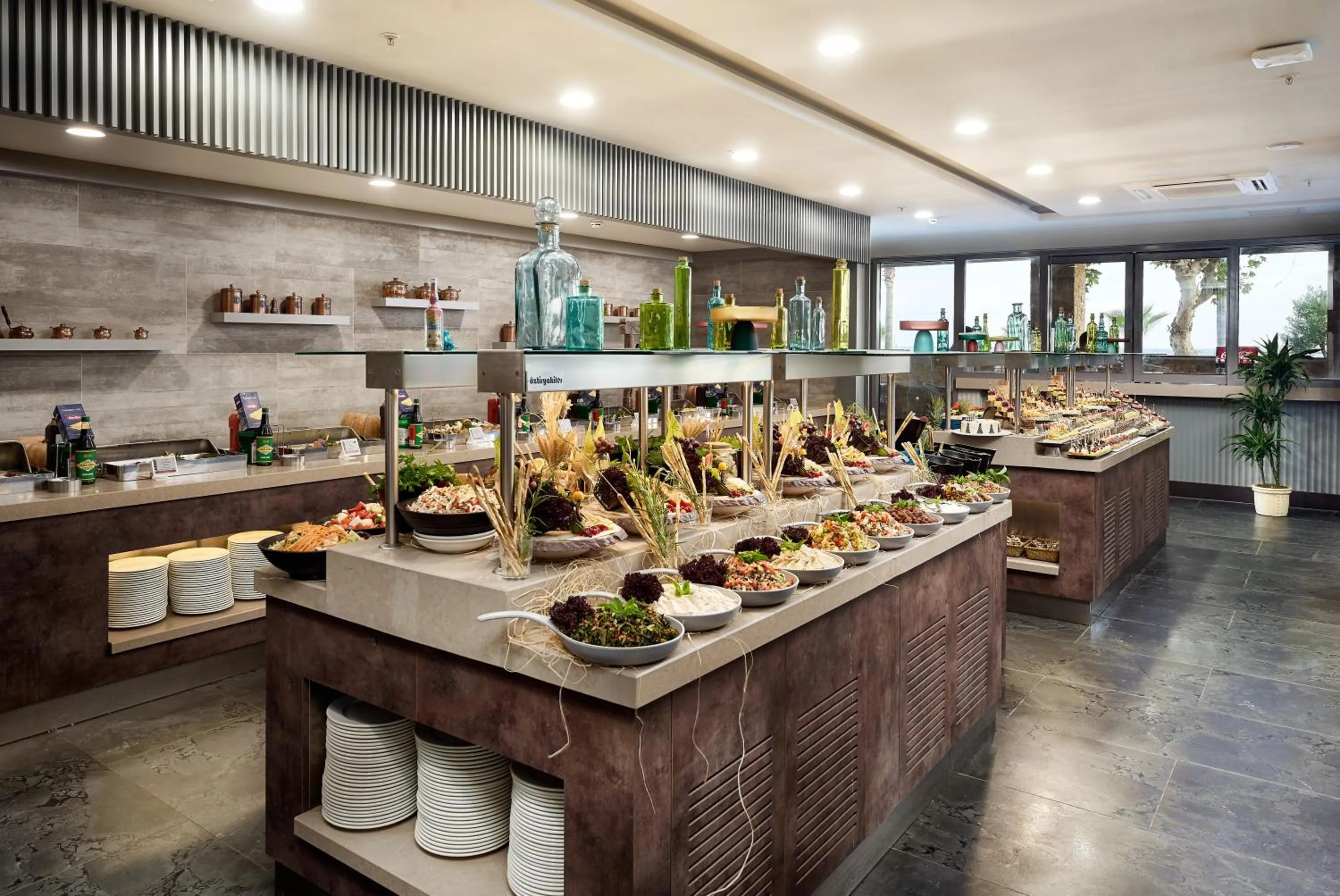 Restaurant/places to eat in Elysee Rive Hotel