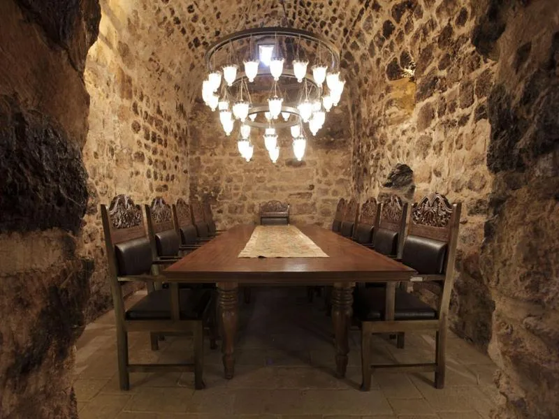 Seating area in Kasr-i Nehroz Hotel