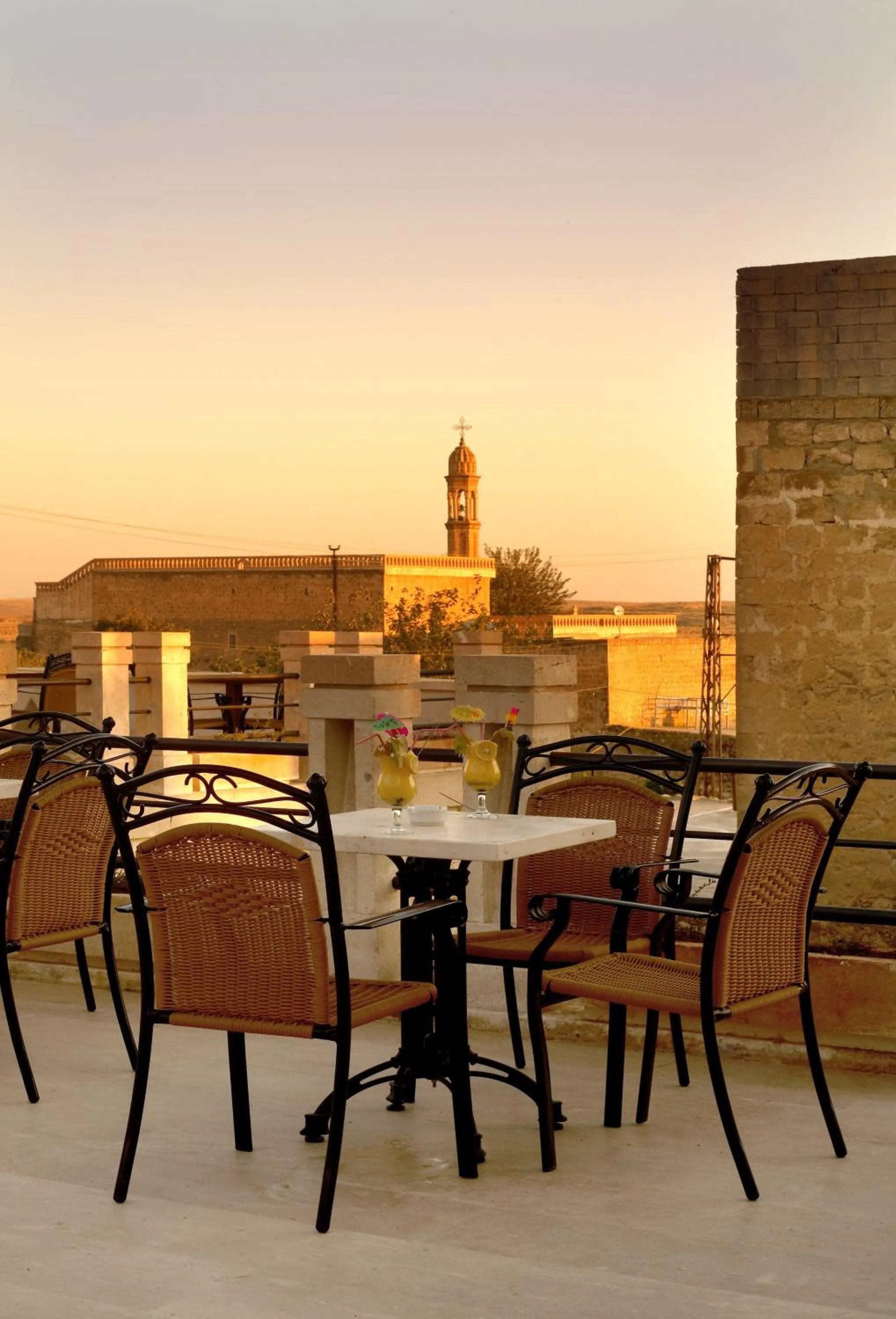 Patio in Kasr-i Nehroz Hotel