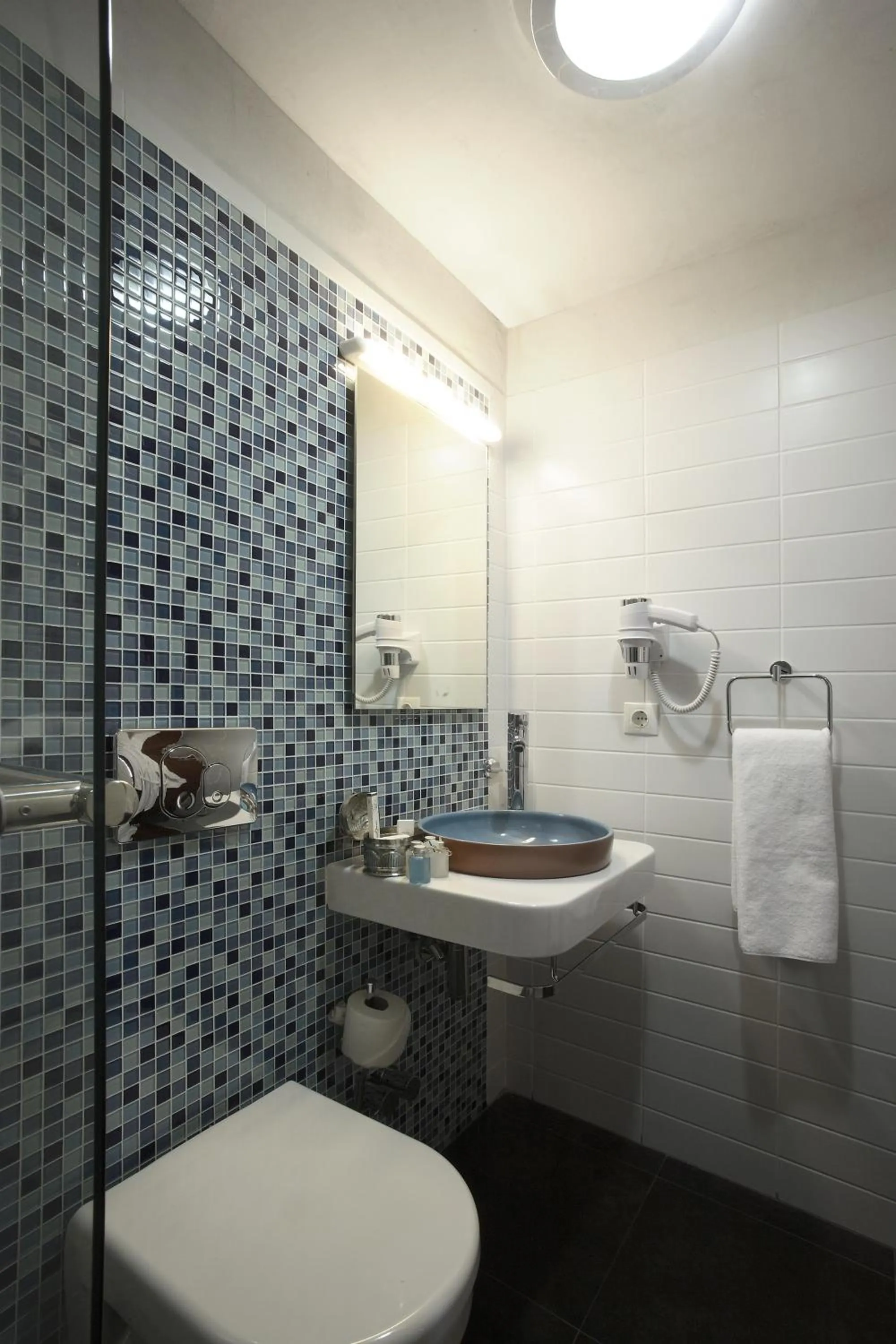 Toilet in Kasr-i Nehroz Hotel