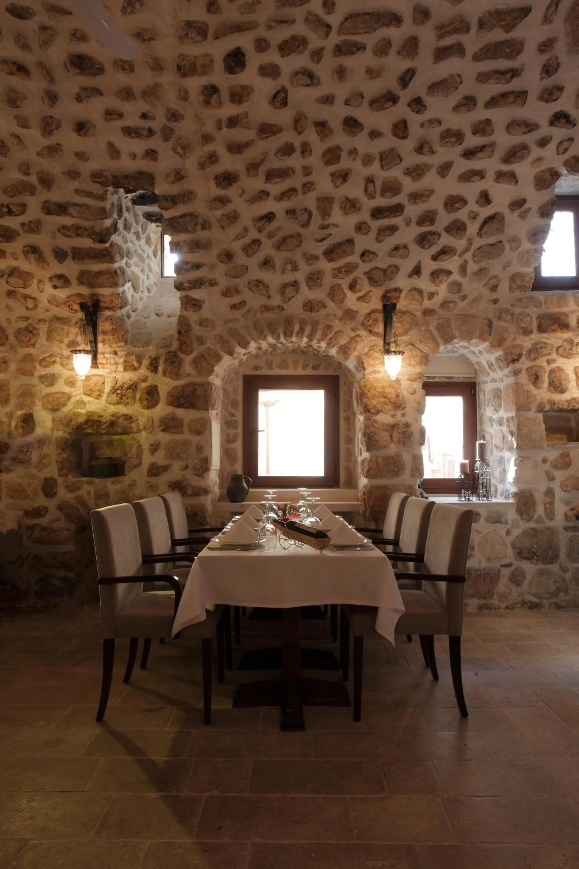 Restaurant/places to eat in Kasr-i Nehroz Hotel