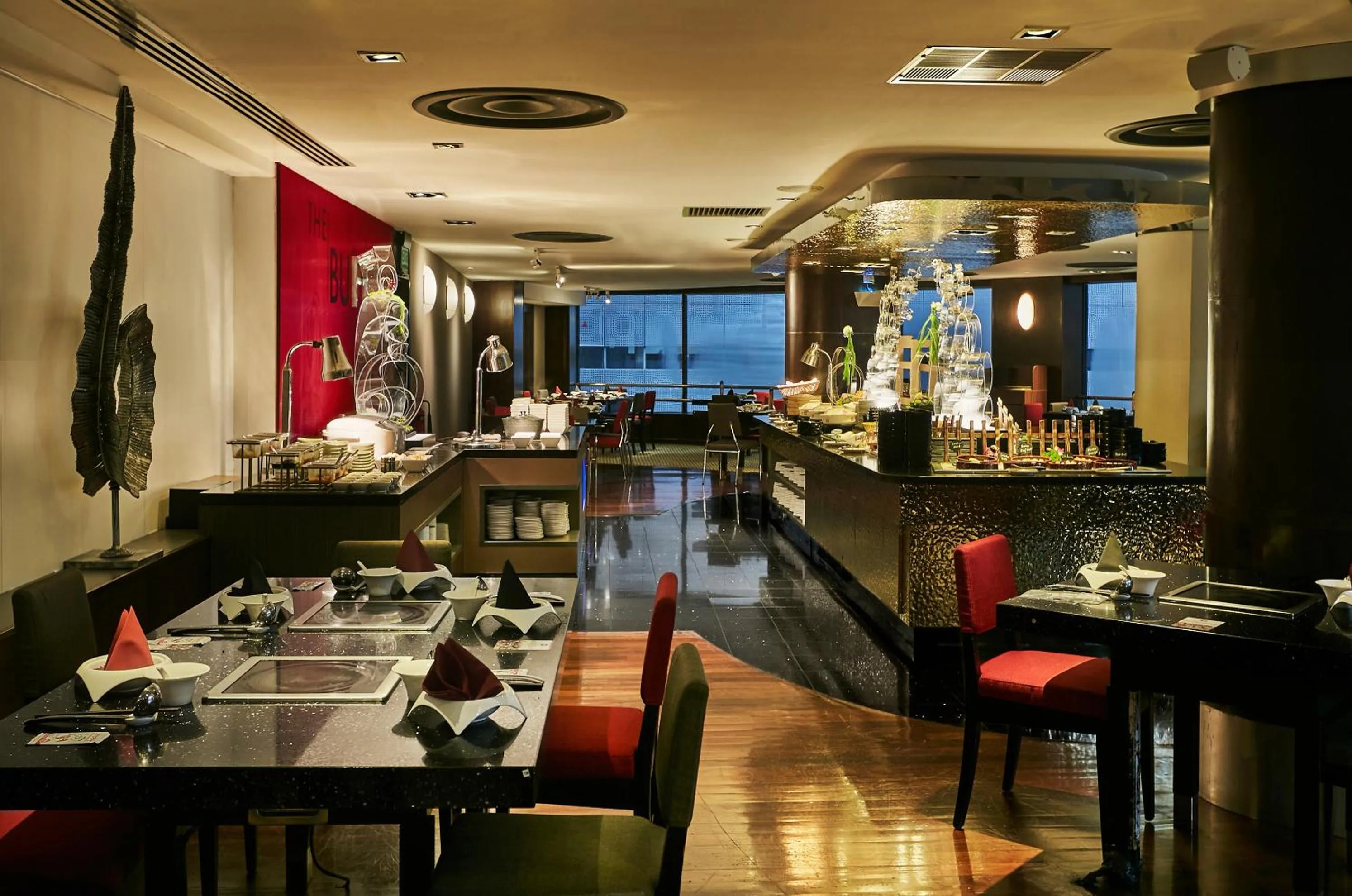 Restaurant/places to eat in M Hotel Singapore City Centre