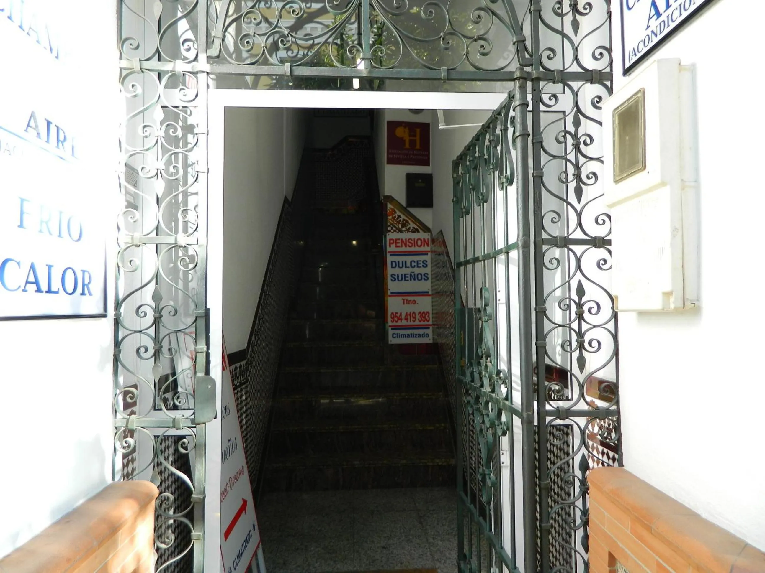 Facade/entrance in Pensión Dulces Sueños