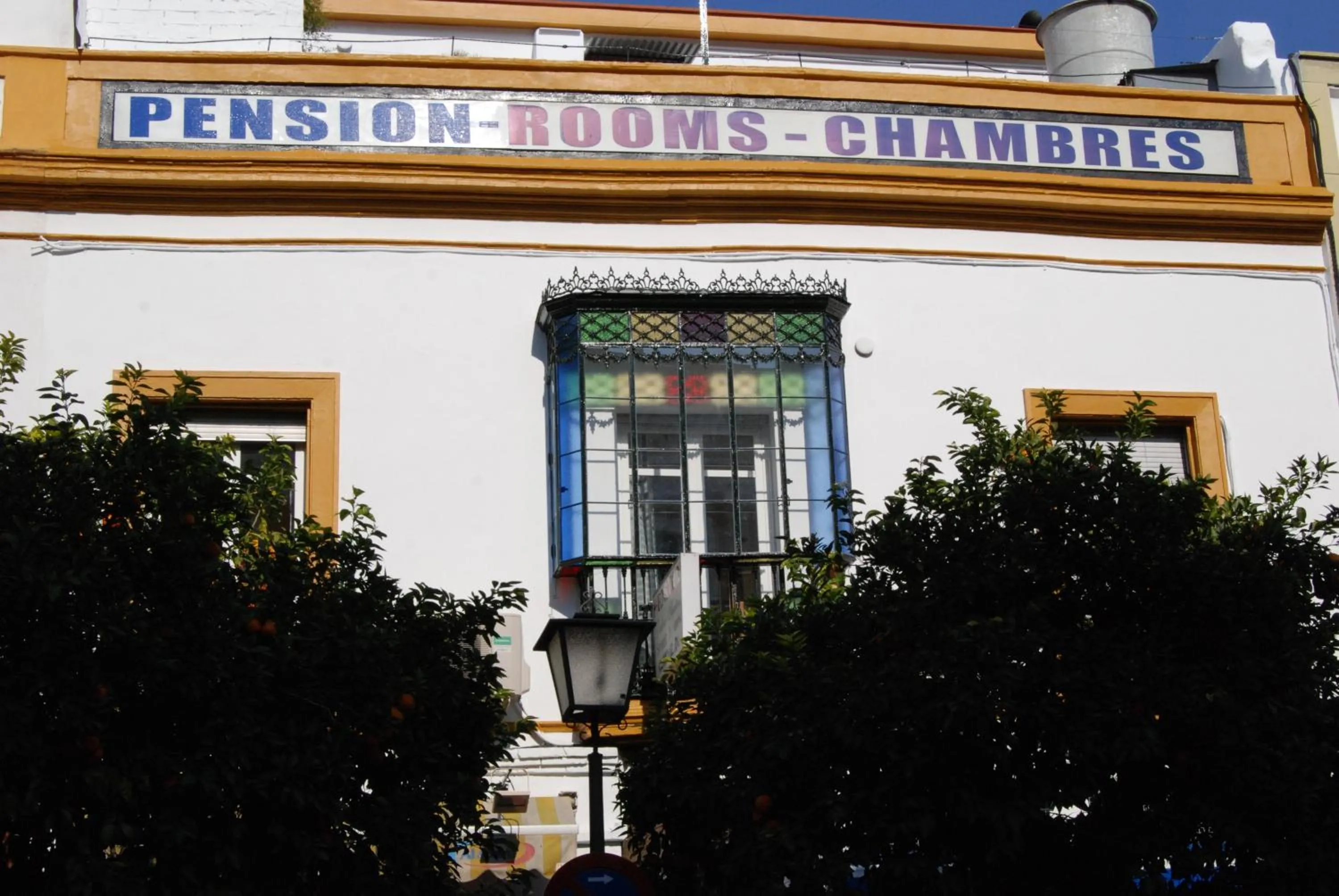 Property building in Pensión Dulces Sueños