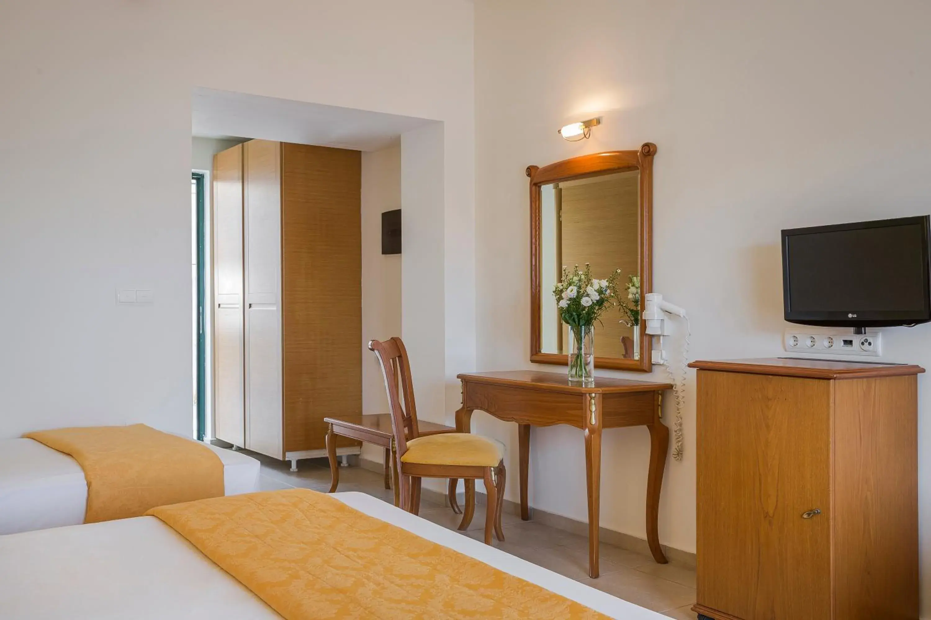 Photo of the whole room, Bed in Kefalonia Bay Palace Photo of the whole room, Bed in Kefalonia Bay Palace