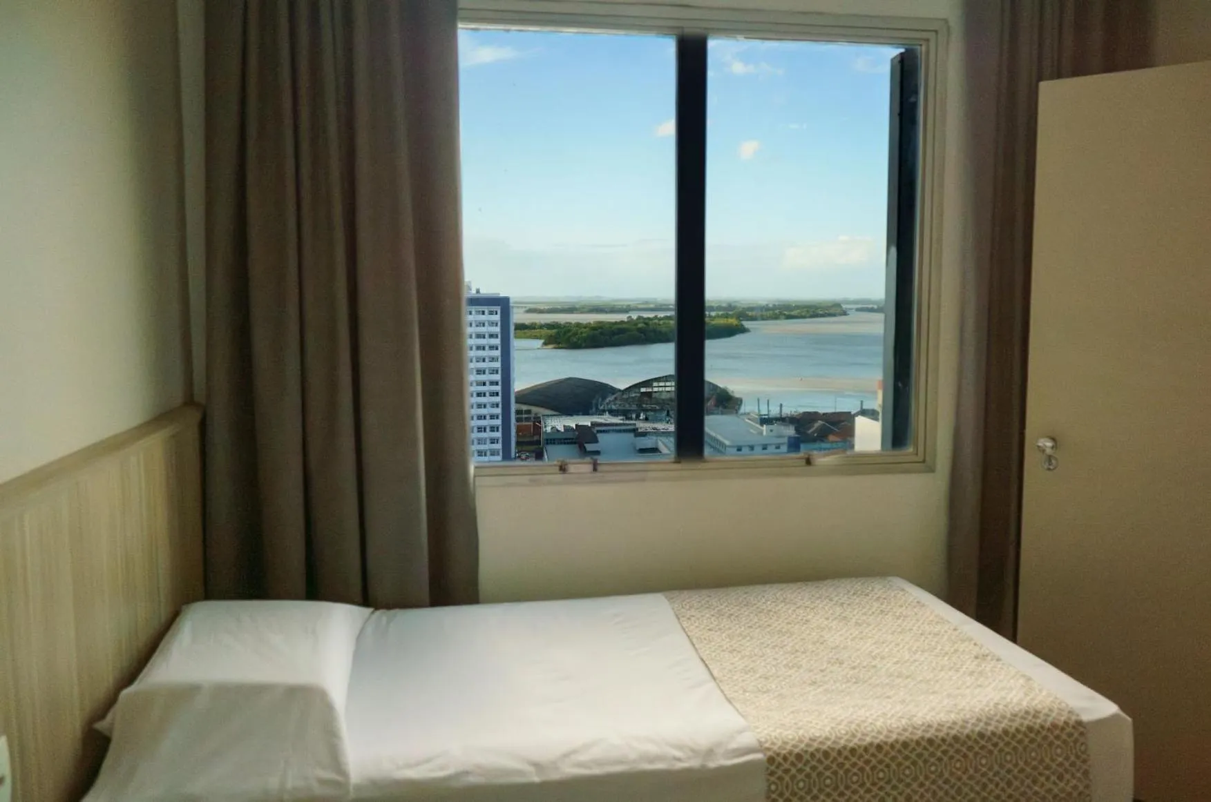 Bed in Hotel Nacional Inn Porto Alegre - by Nacional Inn - Próximo à Arena do Grêmio, Parque Harmonia e Réveillon na Orla do Guaíba