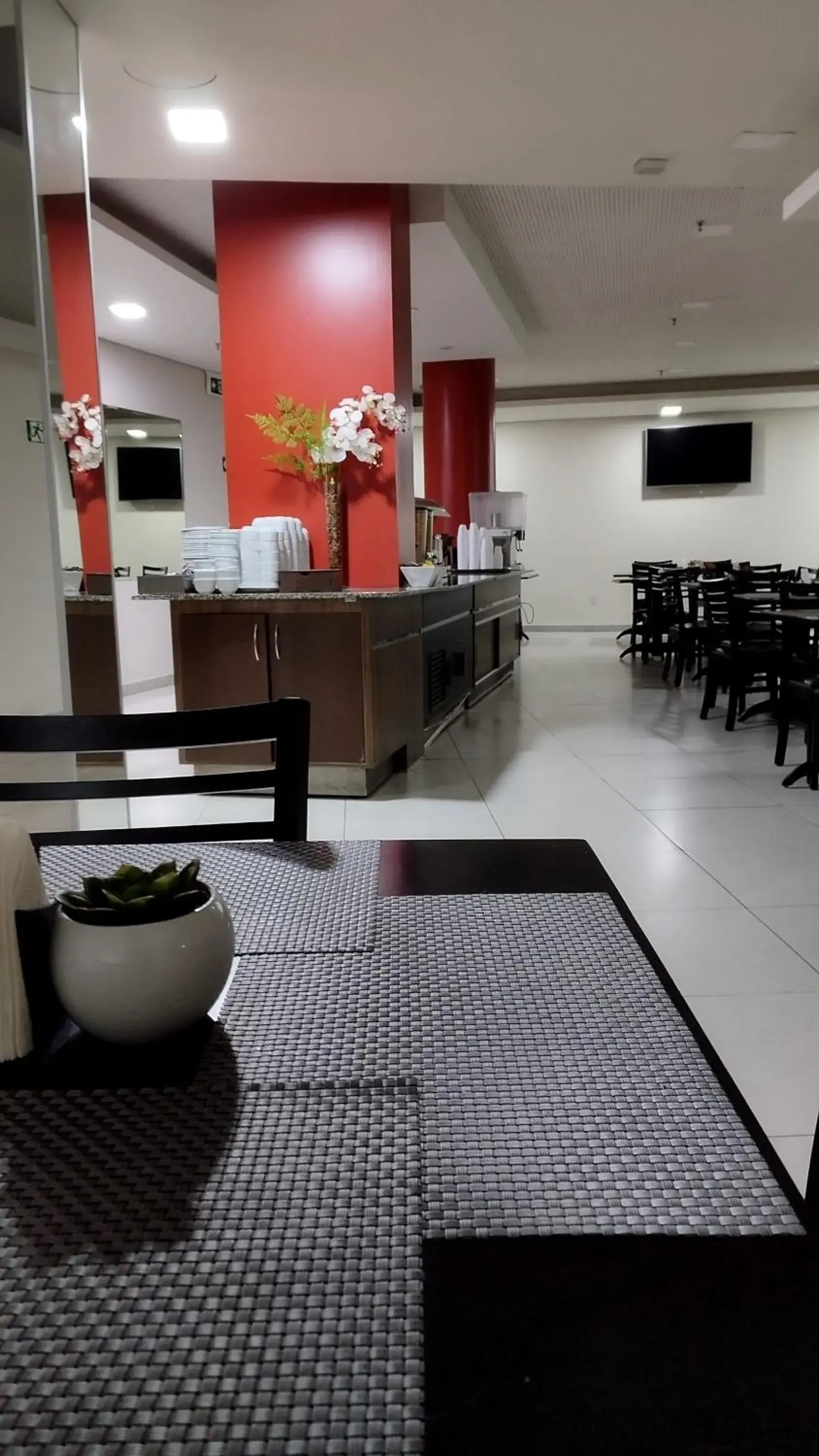 Breakfast in Hotel Nacional Inn Porto Alegre - by Nacional Inn - Próximo à Arena do Grêmio, Parque Harmonia e Réveillon na Orla do Guaíba Breakfast in Hotel Nacional Inn Porto Alegre - by Nacional Inn - Próximo à Arena do Grêmio, Parque Harmonia e Réveillon na Orla do Guaíba