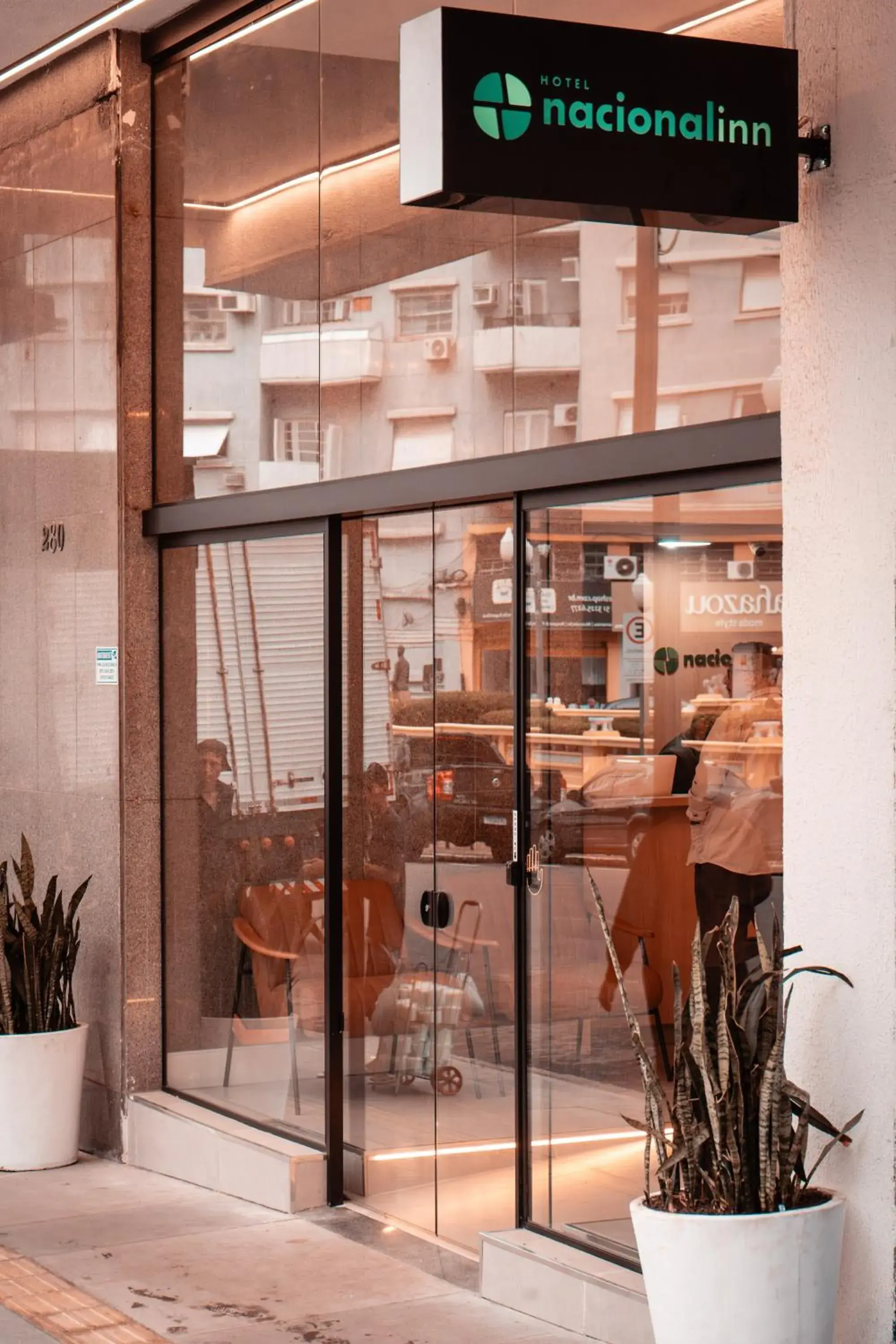 Lobby or reception in Hotel Nacional Inn Porto Alegre - by Nacional Inn - Próximo à Arena do Grêmio, Parque Harmonia e Réveillon na Orla do Guaíba Lobby or reception in Hotel Nacional Inn Porto Alegre - by Nacional Inn - Próximo à Arena do Grêmio, Parque Harmonia e Réveillon na Orla do Guaíba