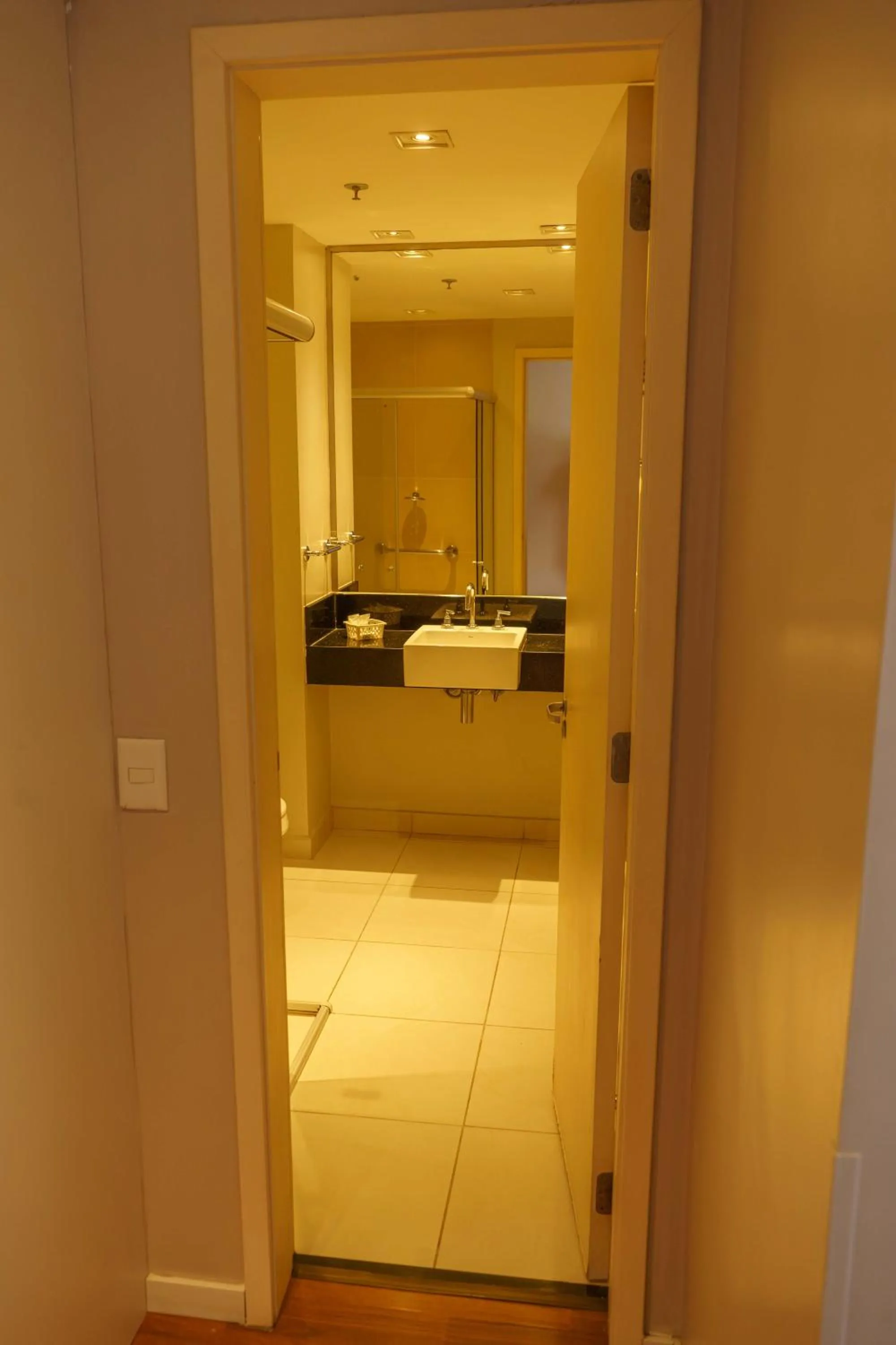 Bathroom in Hotel Nacional Inn Porto Alegre - by Nacional Inn - Próximo à Arena do Grêmio, Parque Harmonia e Réveillon na Orla do Guaíba