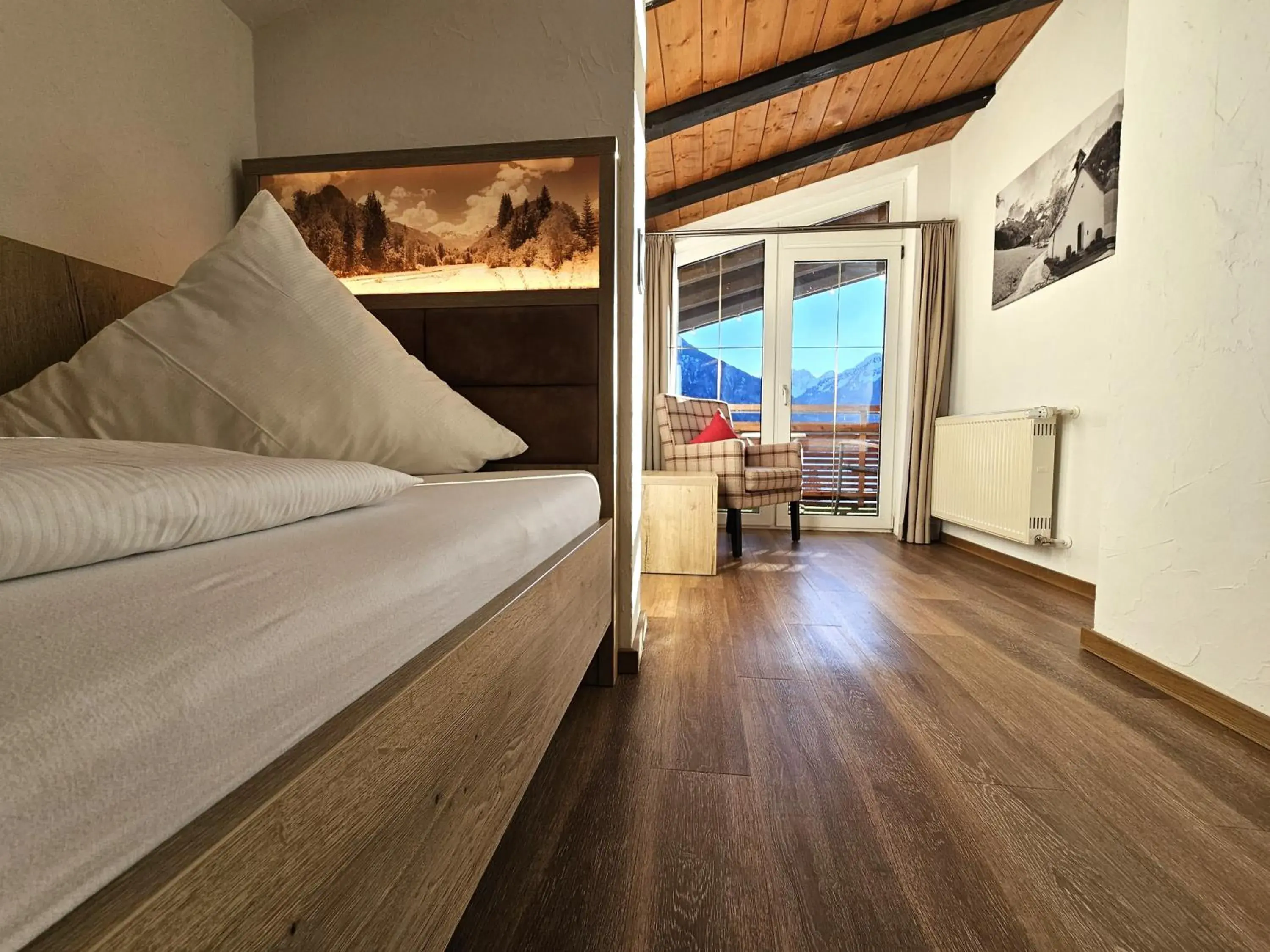Twin Room with Mountain View in Naturhotel Waldesruhe Oberstdorf Twin Room with Mountain View in Naturhotel Waldesruhe Oberstdorf