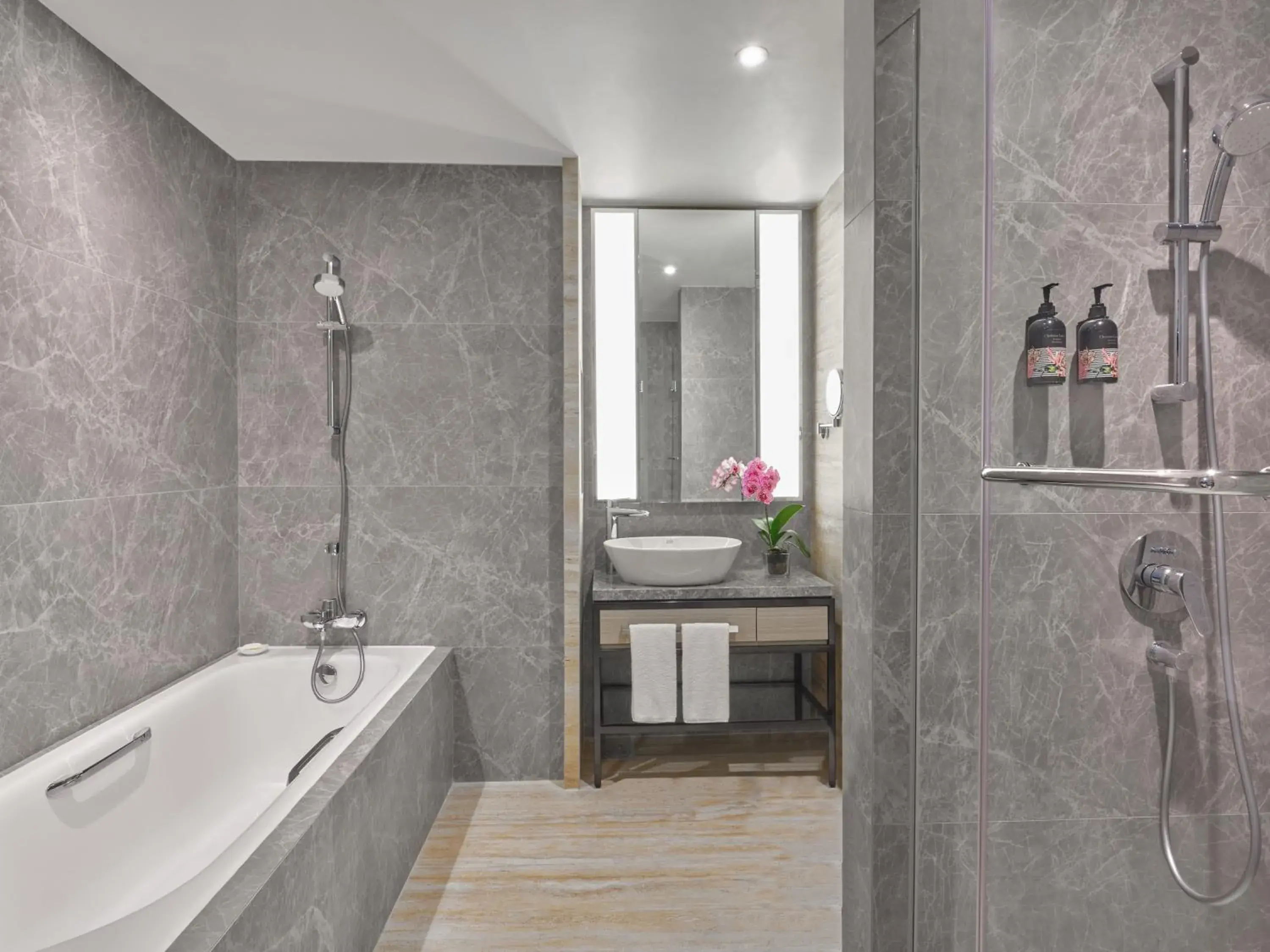 Bathroom in Grand Copthorne Waterfront Bathroom in Grand Copthorne Waterfront
