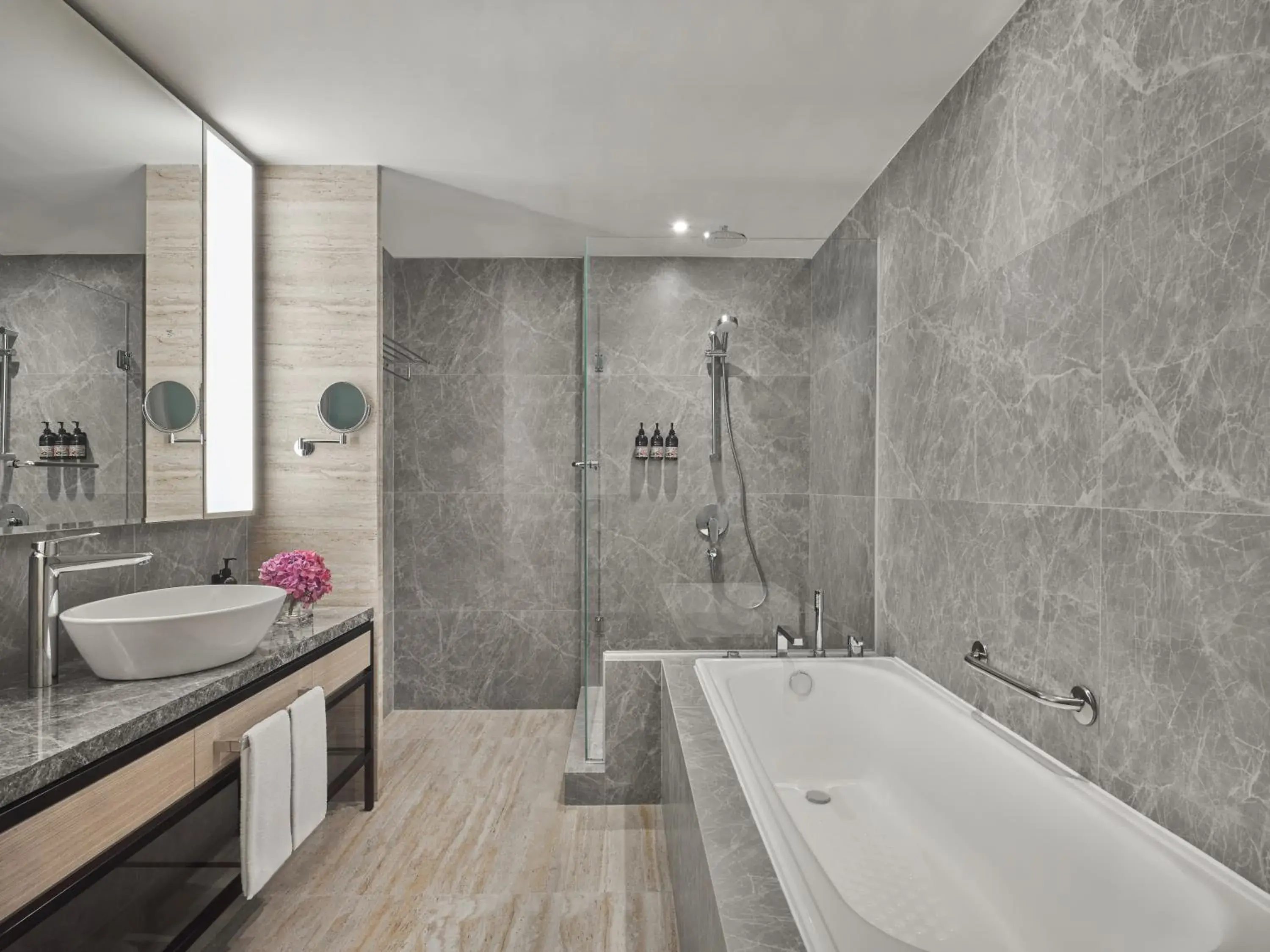 Bathroom in Grand Copthorne Waterfront Bathroom in Grand Copthorne Waterfront
