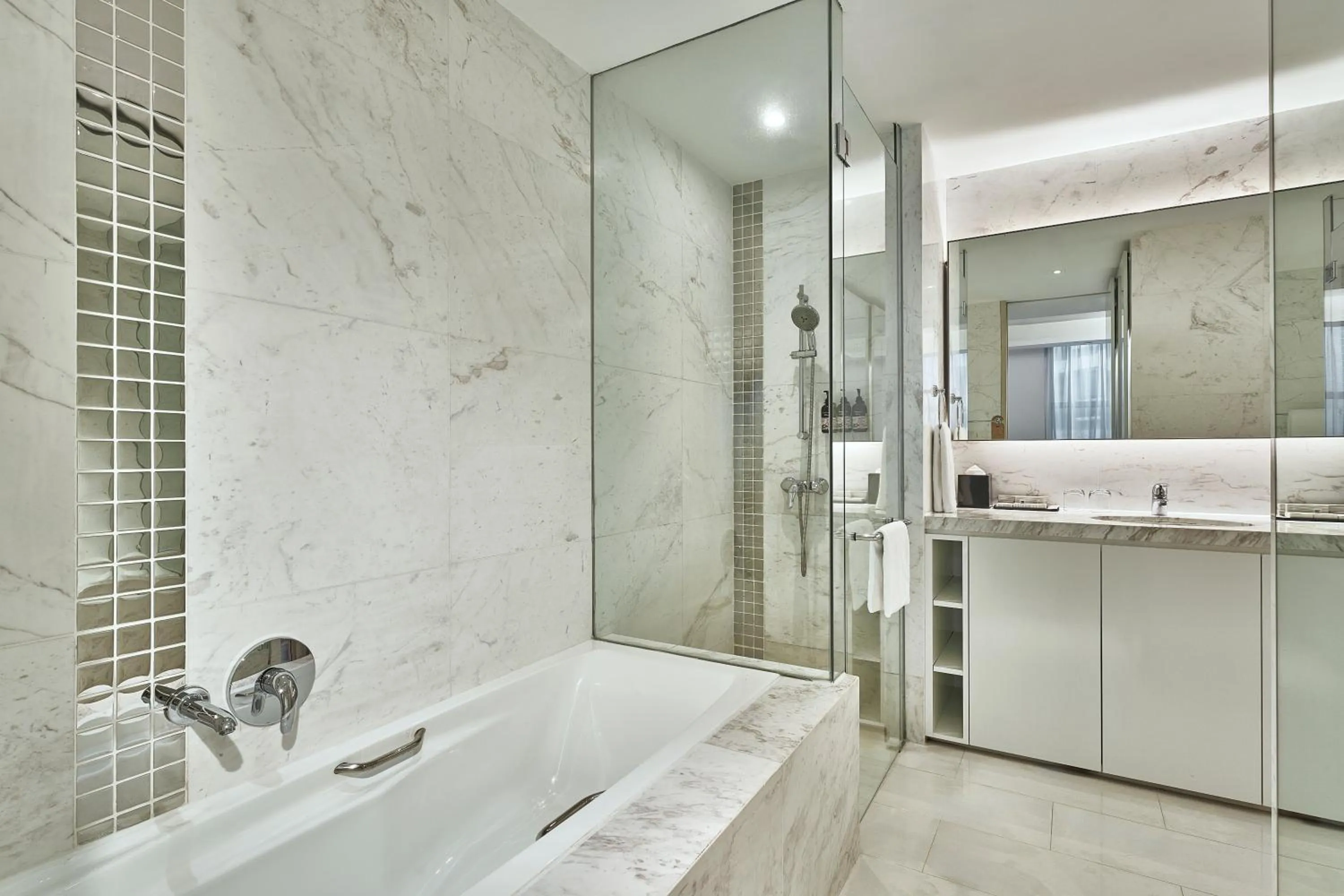 Shower in Grand Copthorne Waterfront Hotel Singapore