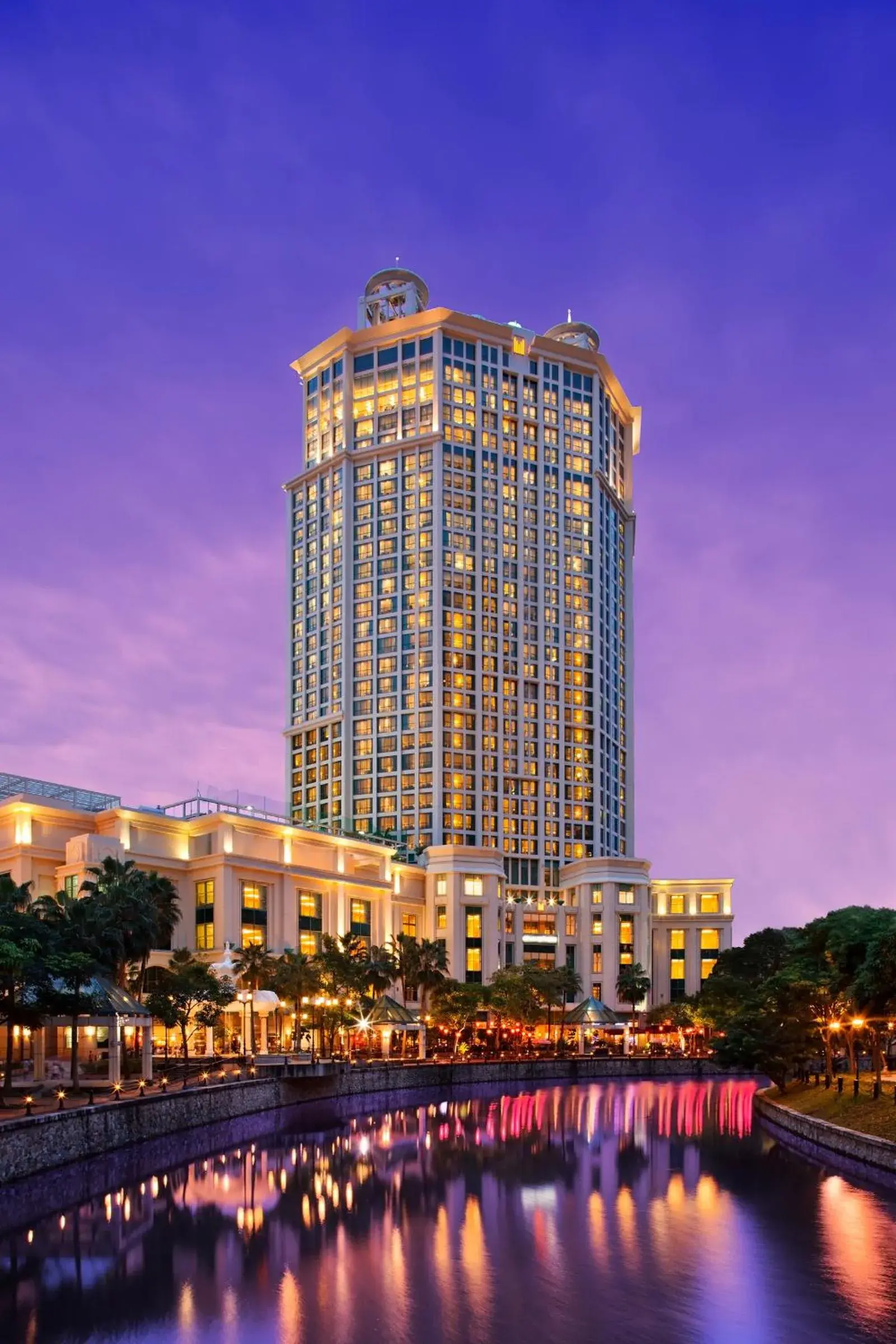 Facade/entrance in Grand Copthorne Waterfront Facade/entrance in Grand Copthorne Waterfront