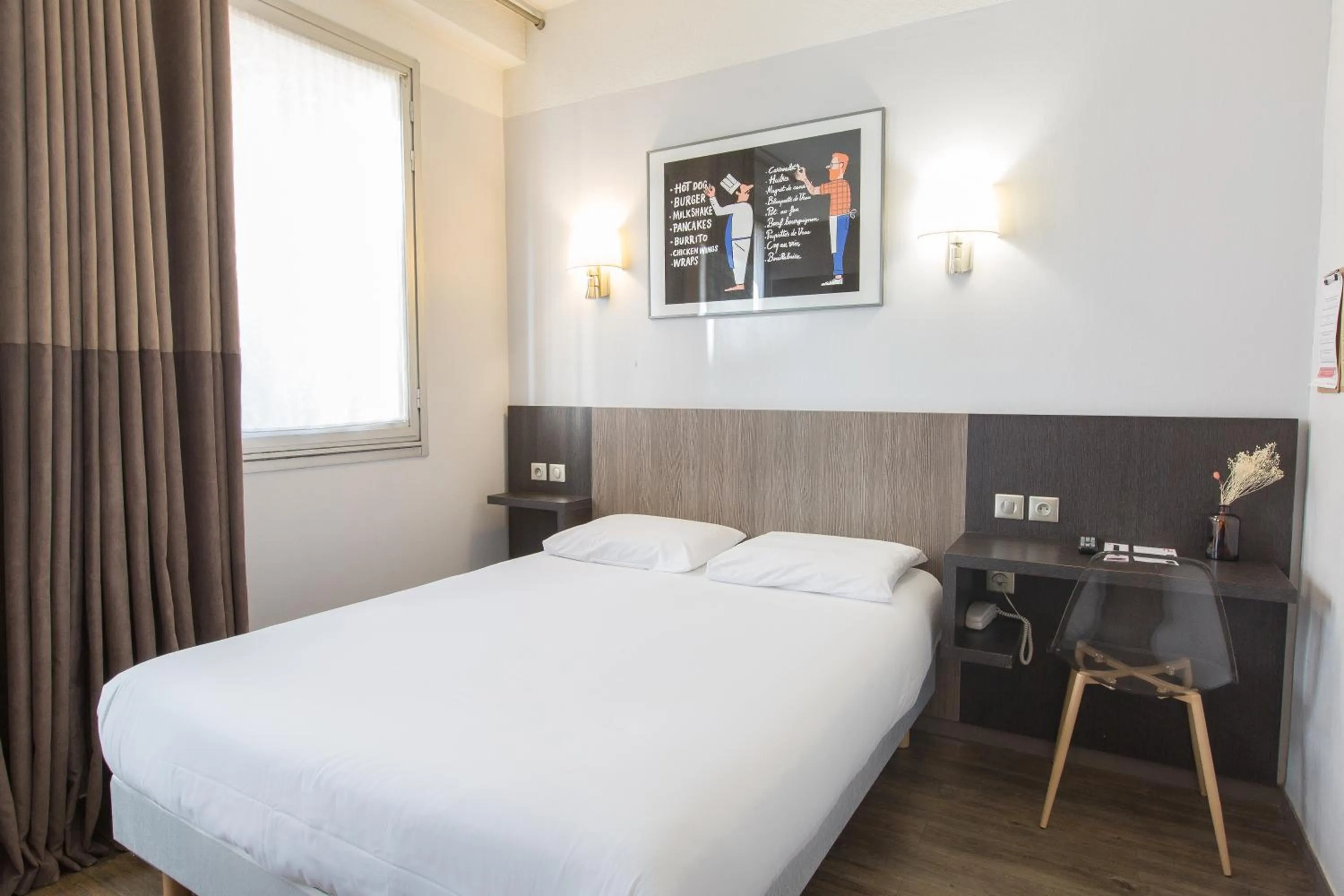 Bedroom, Bed in Hotel Gascogne