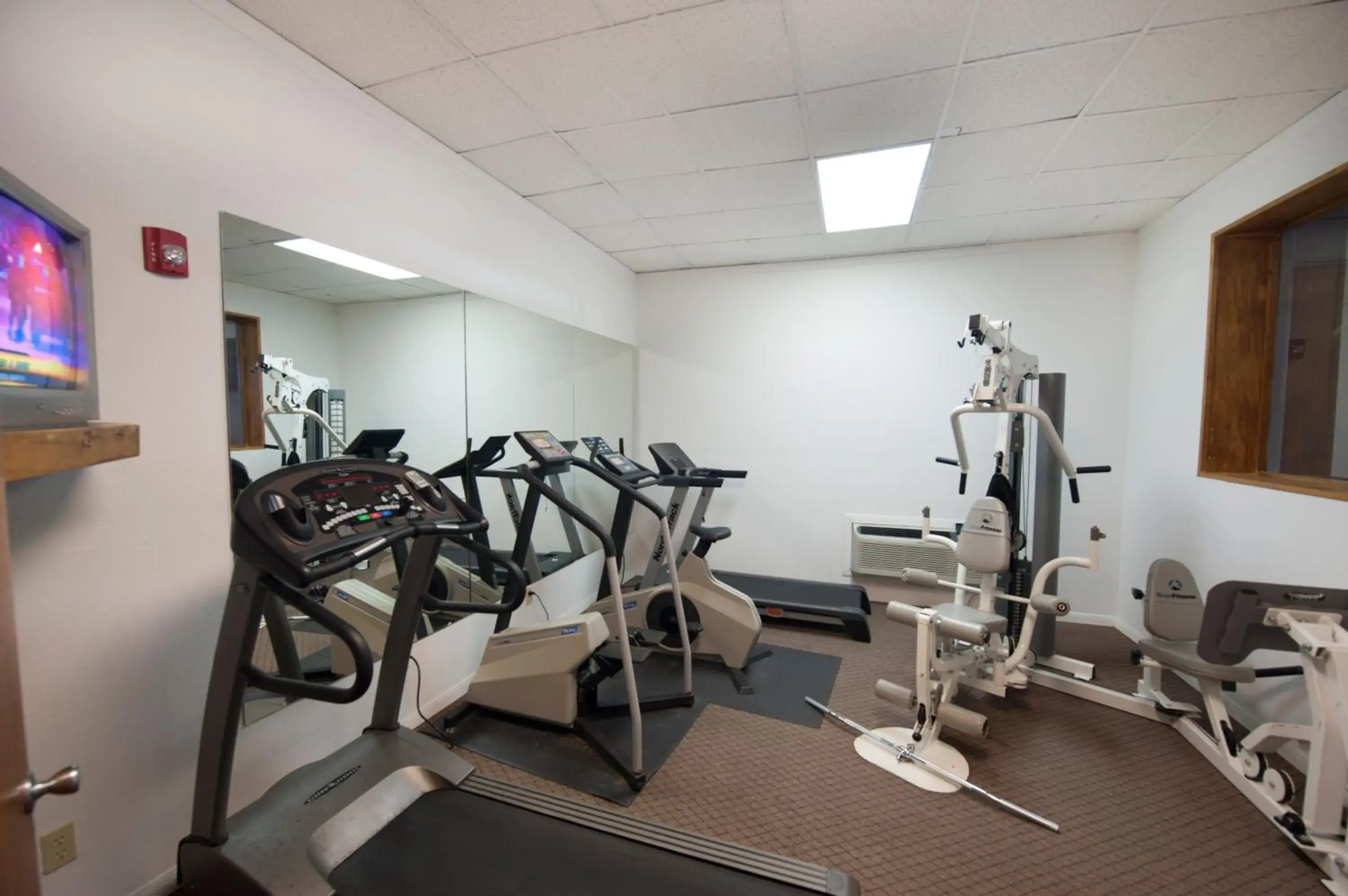 Fitness centre/facilities in Days Inn & Suites by Wyndham Laredo Fitness centre/facilities in Days Inn & Suites by Wyndham Laredo