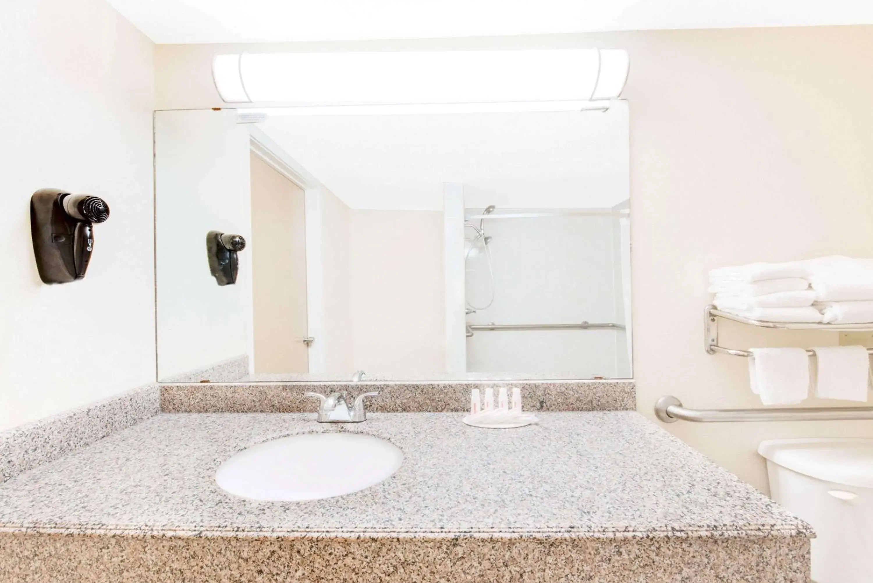 Photo of the whole room in Days Inn & Suites by Wyndham Laredo Photo of the whole room in Days Inn & Suites by Wyndham Laredo