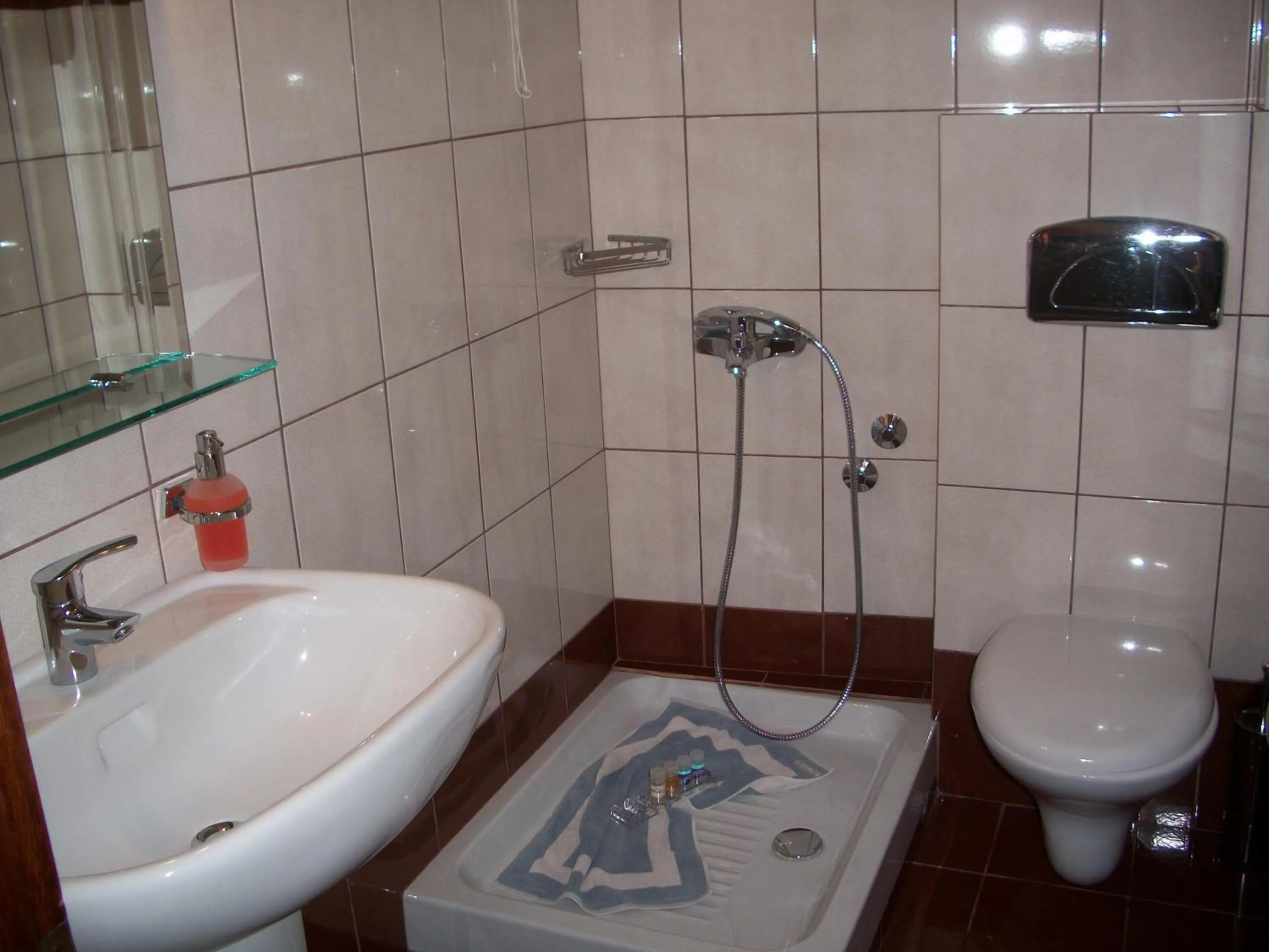 Bathroom in Hotel Filoxenia