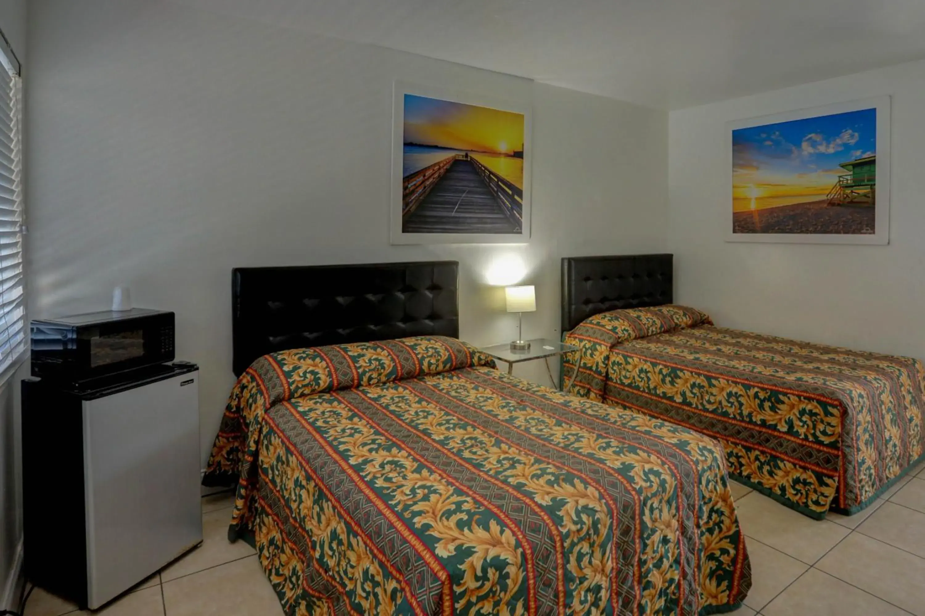 Bed in Beach and Town Motel Bed in Beach and Town Motel