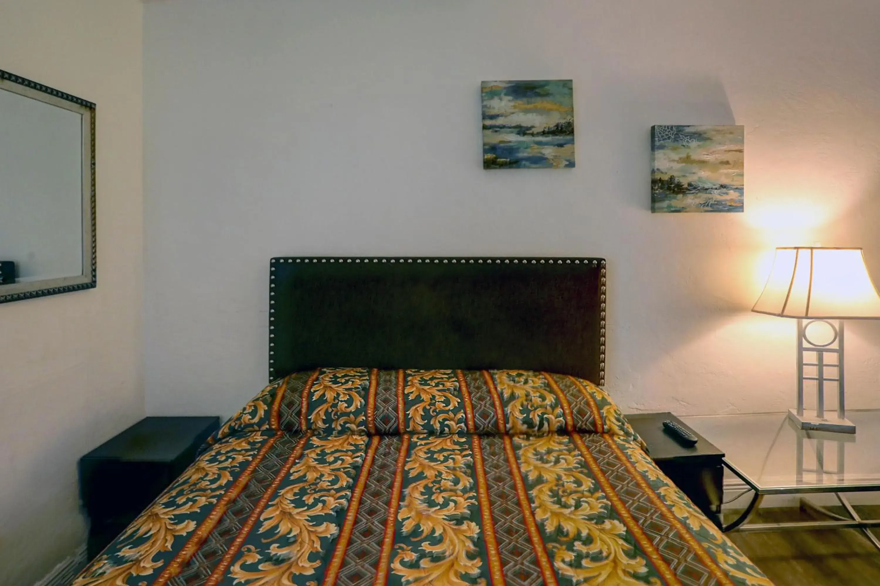 Bed in Beach and Town Motel Bed in Beach and Town Motel