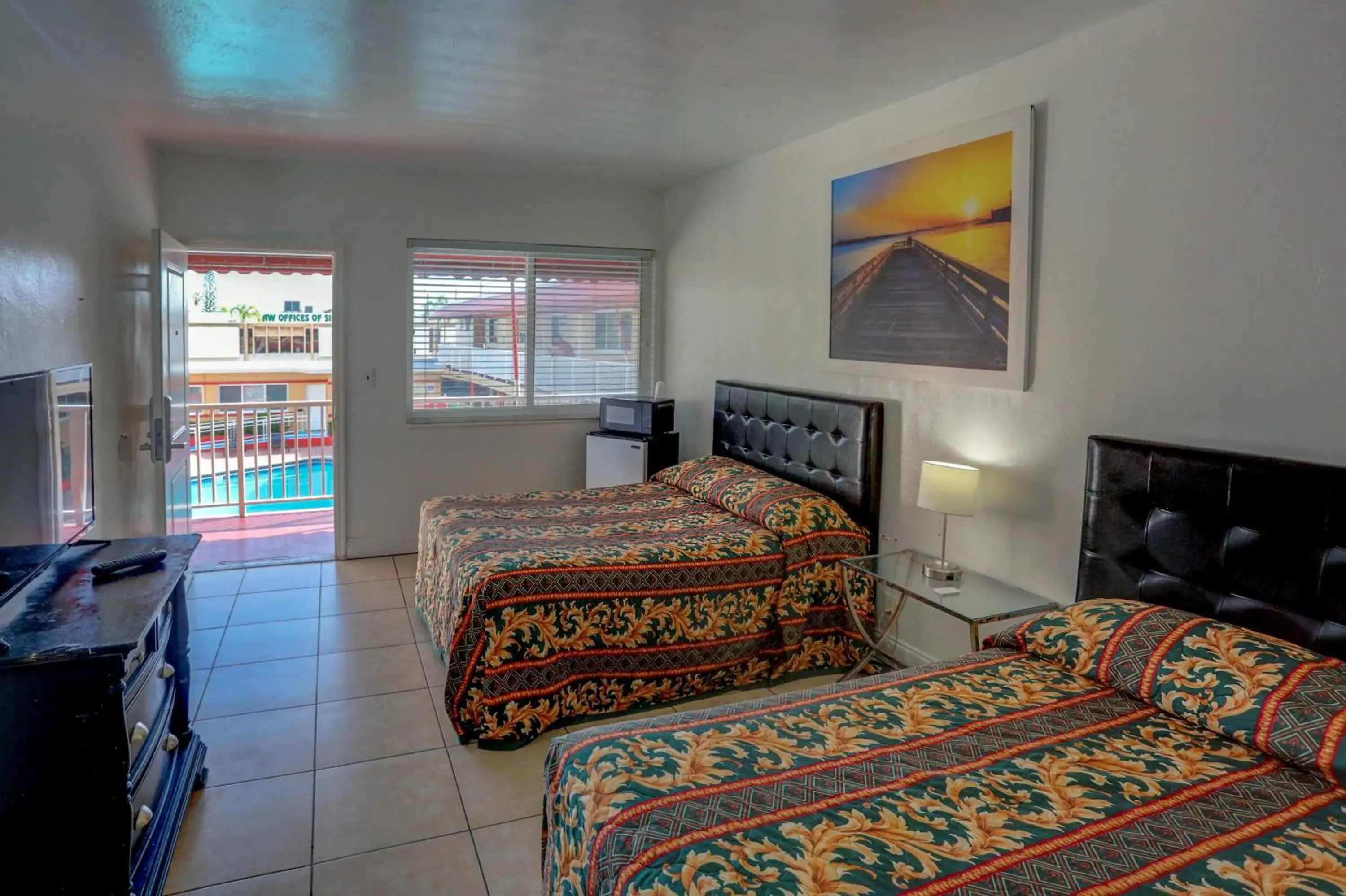 Bed in Beach and Town Motel Bed in Beach and Town Motel