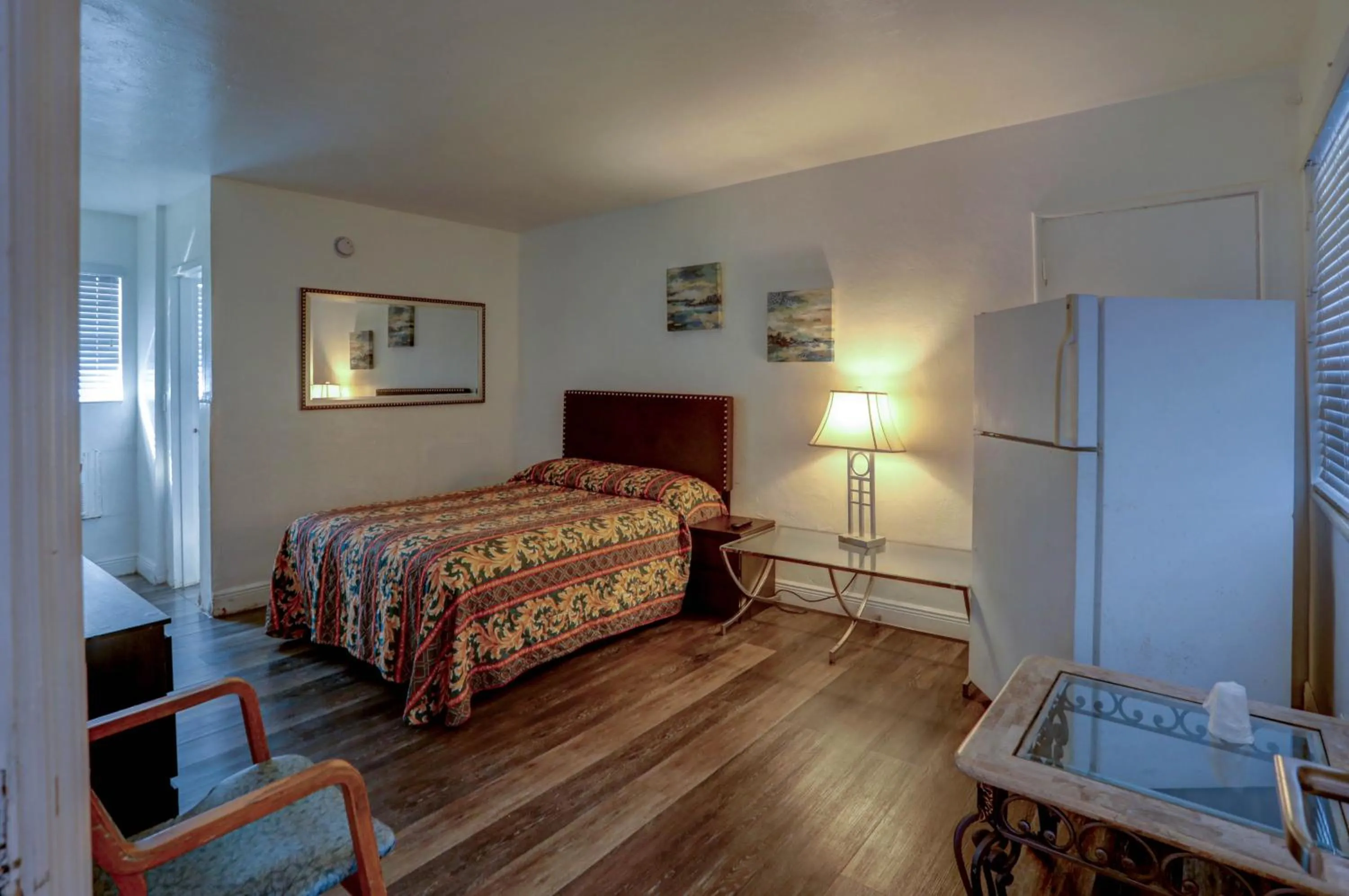 Bed in Beach and Town Motel