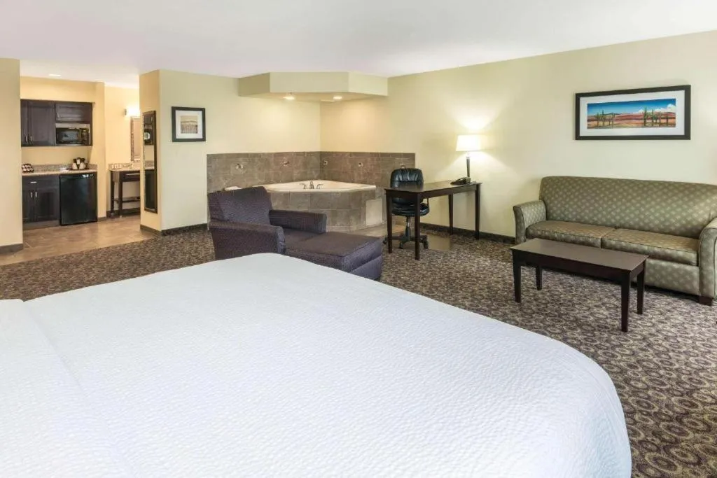 Bed in La Quinta by Wyndham Las Vegas Airport South