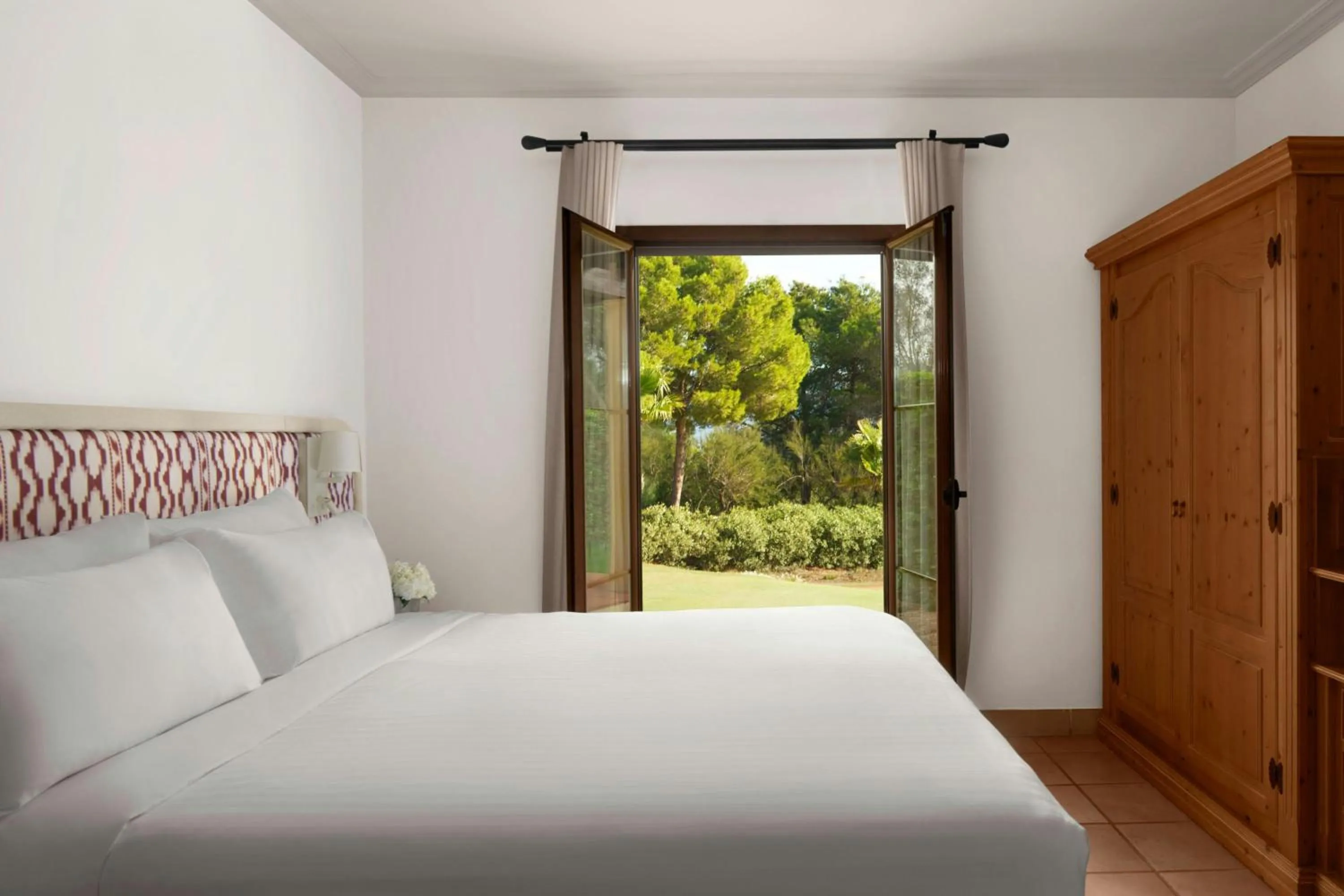 Bedroom, Bed in Marriott’s Club Son Antem