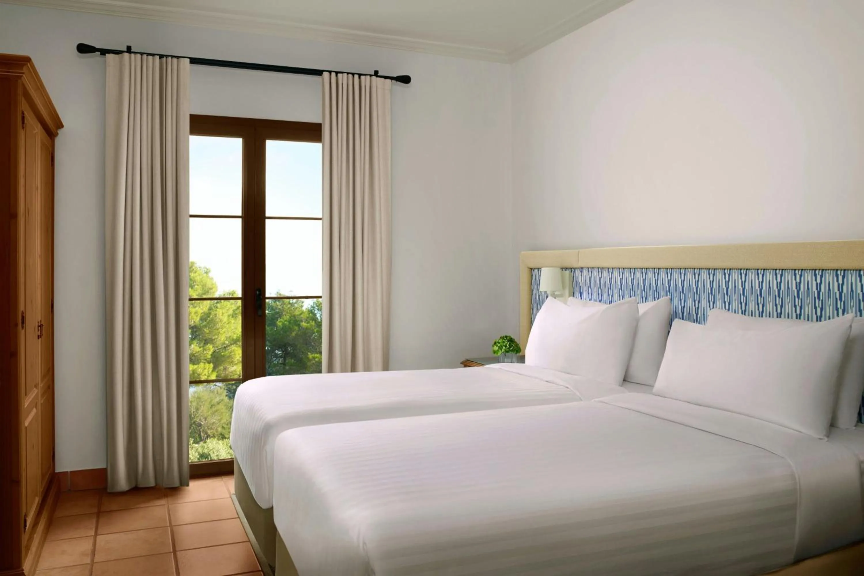 Bedroom, Bed in Marriott’s Club Son Antem