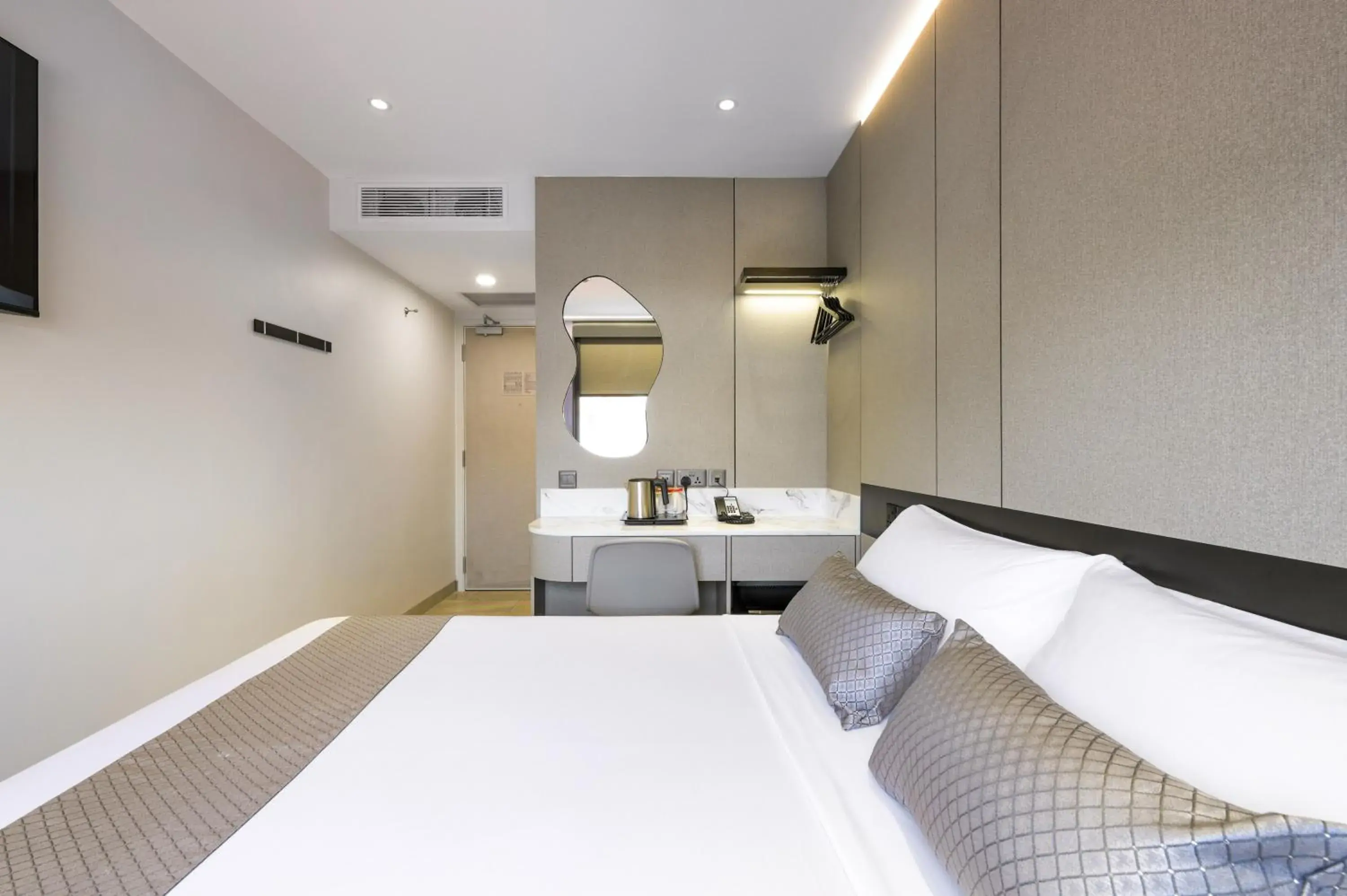 Bed in Hotel 81 Palace - NEWLY RENOVATED Bed in Hotel 81 Palace - NEWLY RENOVATED