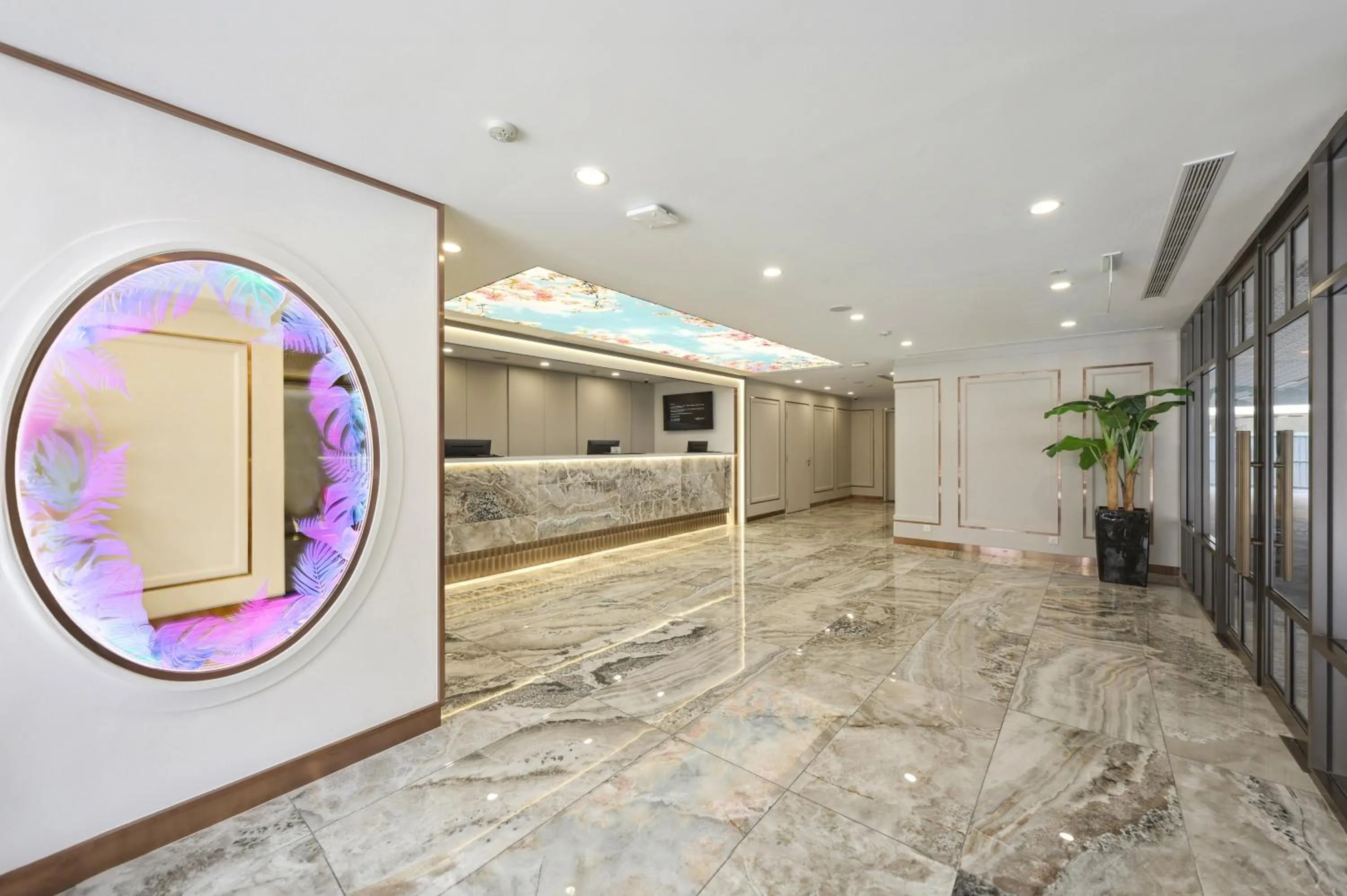 Hotel 81 Palace - NEWLY RENOVATED