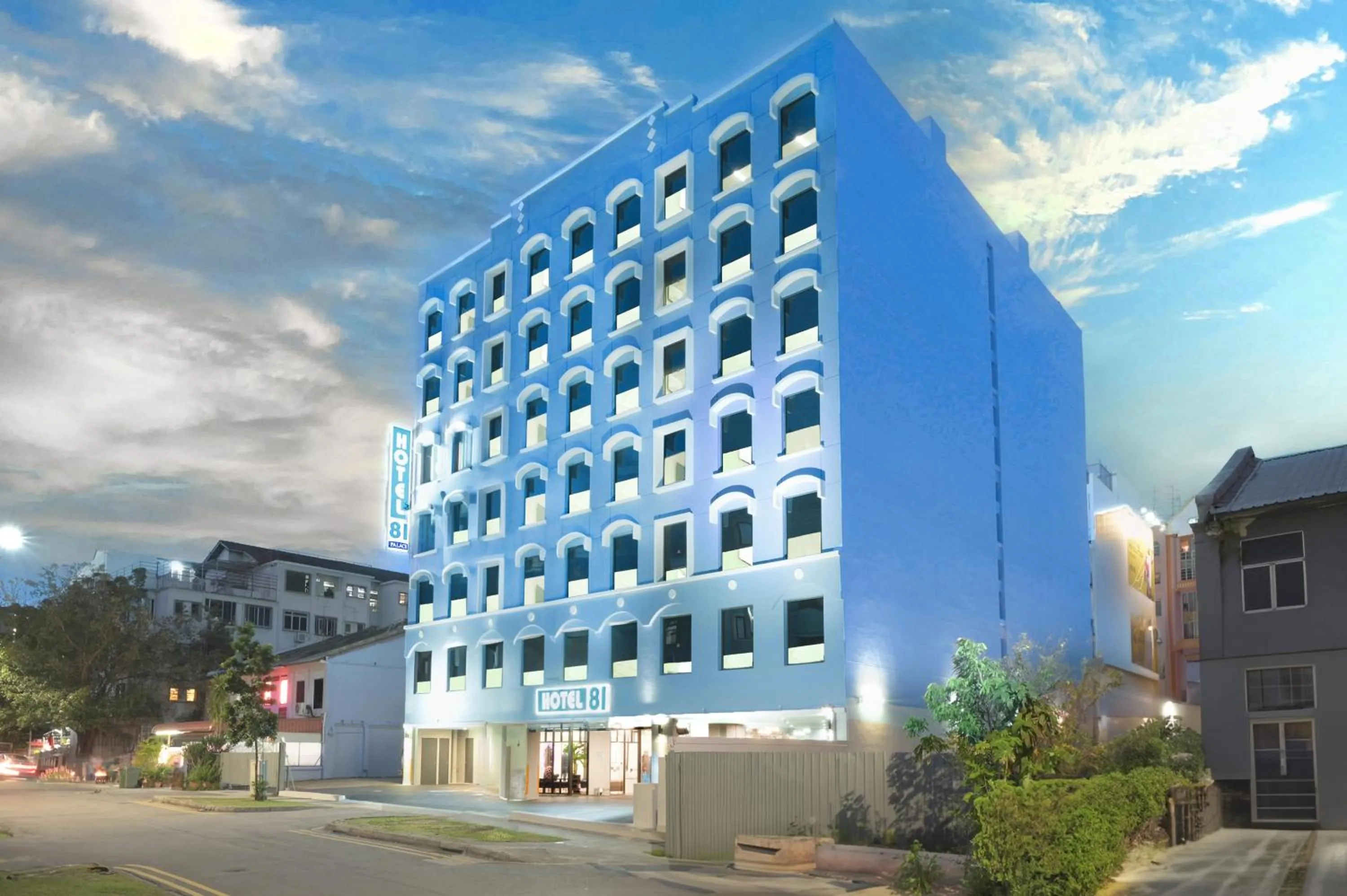 Hotel 81 Palace - NEWLY RENOVATED