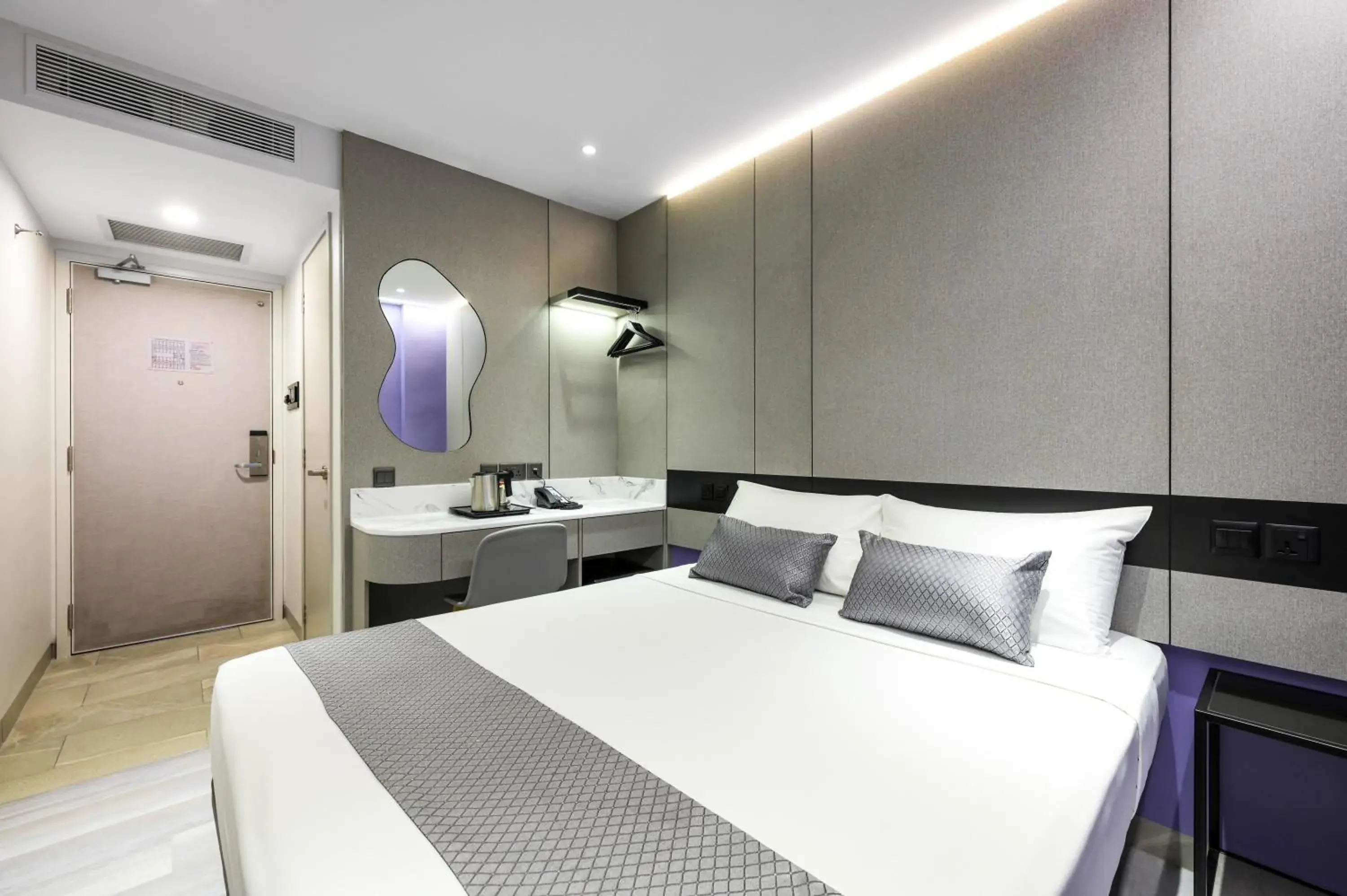 Bed in Hotel 81 Palace - NEWLY RENOVATED Bed in Hotel 81 Palace - NEWLY RENOVATED