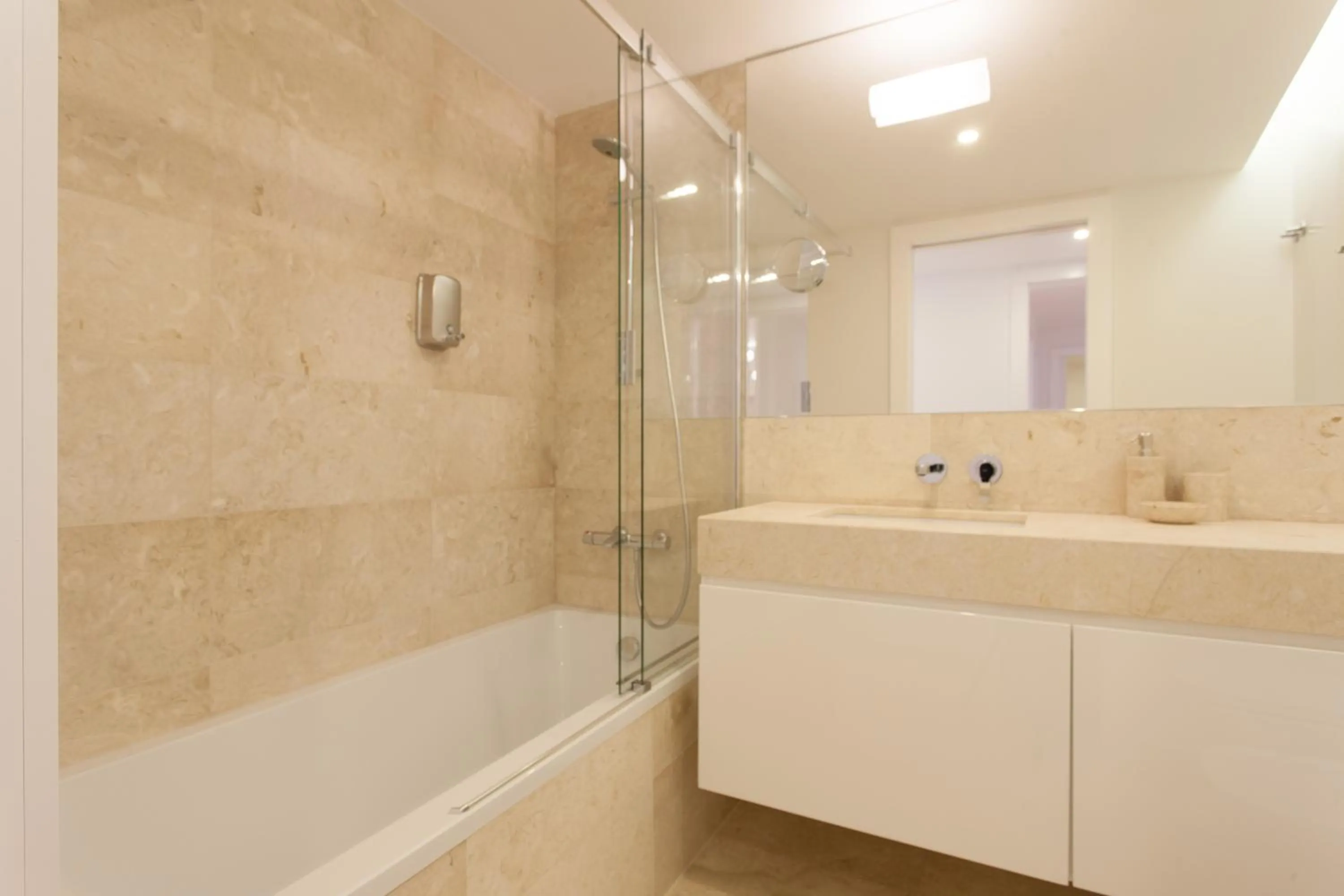 Bathroom in Mouraria Blue Three-Bedroom Apartment w/ Parking - by LU Holidays