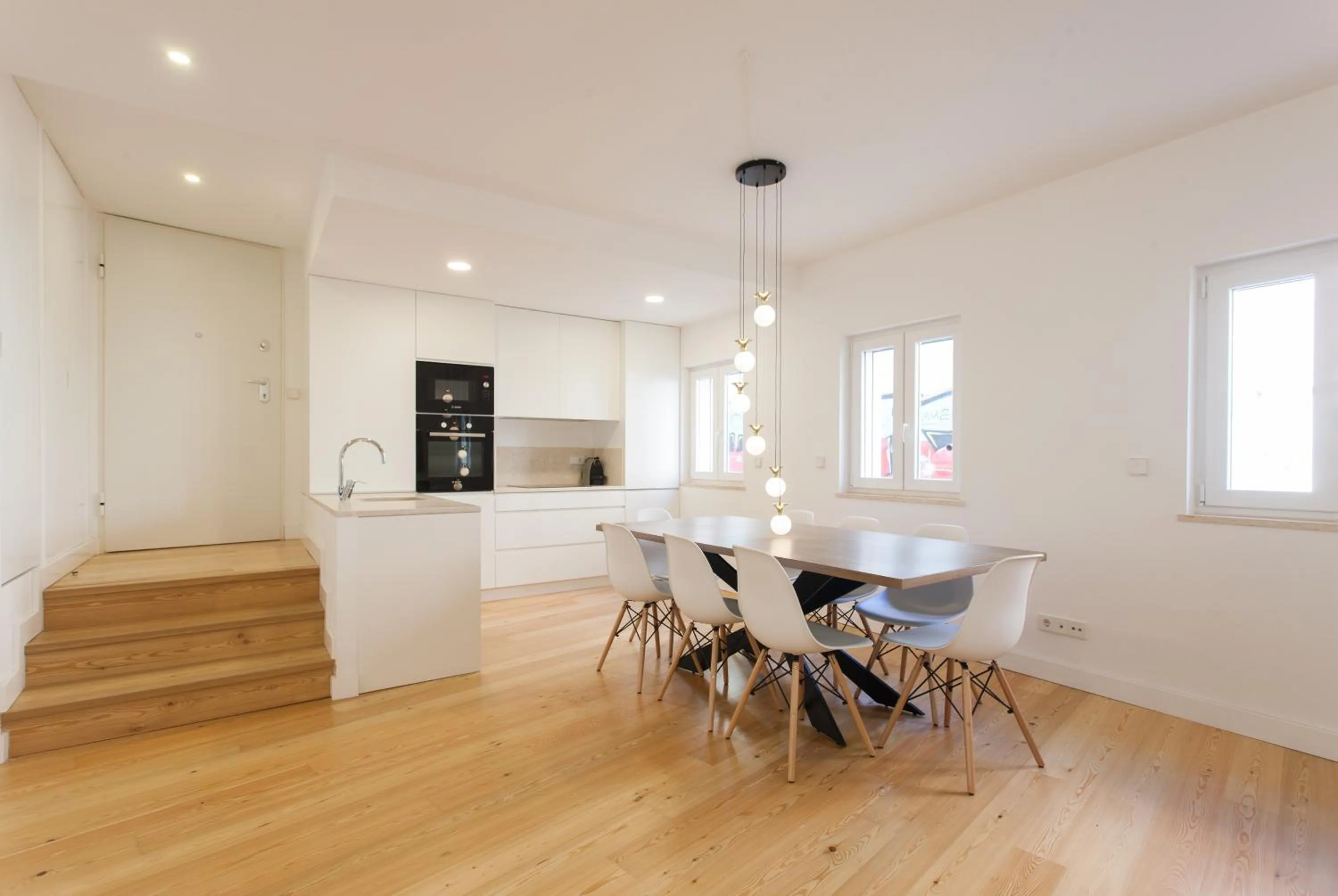 Dining area in Mouraria Blue Three-Bedroom Apartment w/ Parking - by LU Holidays