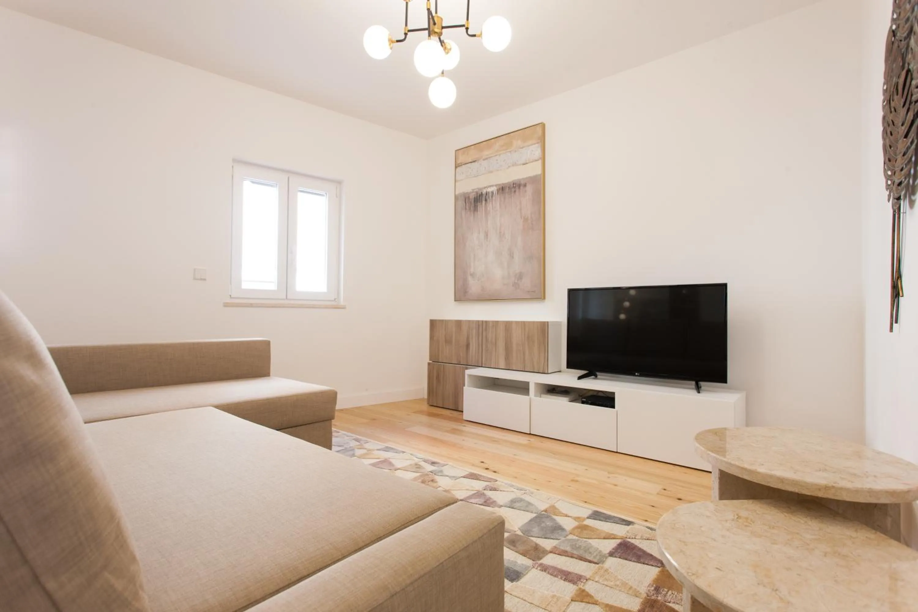 Living room in Mouraria Blue Three-Bedroom Apartment w/ Parking - by LU Holidays