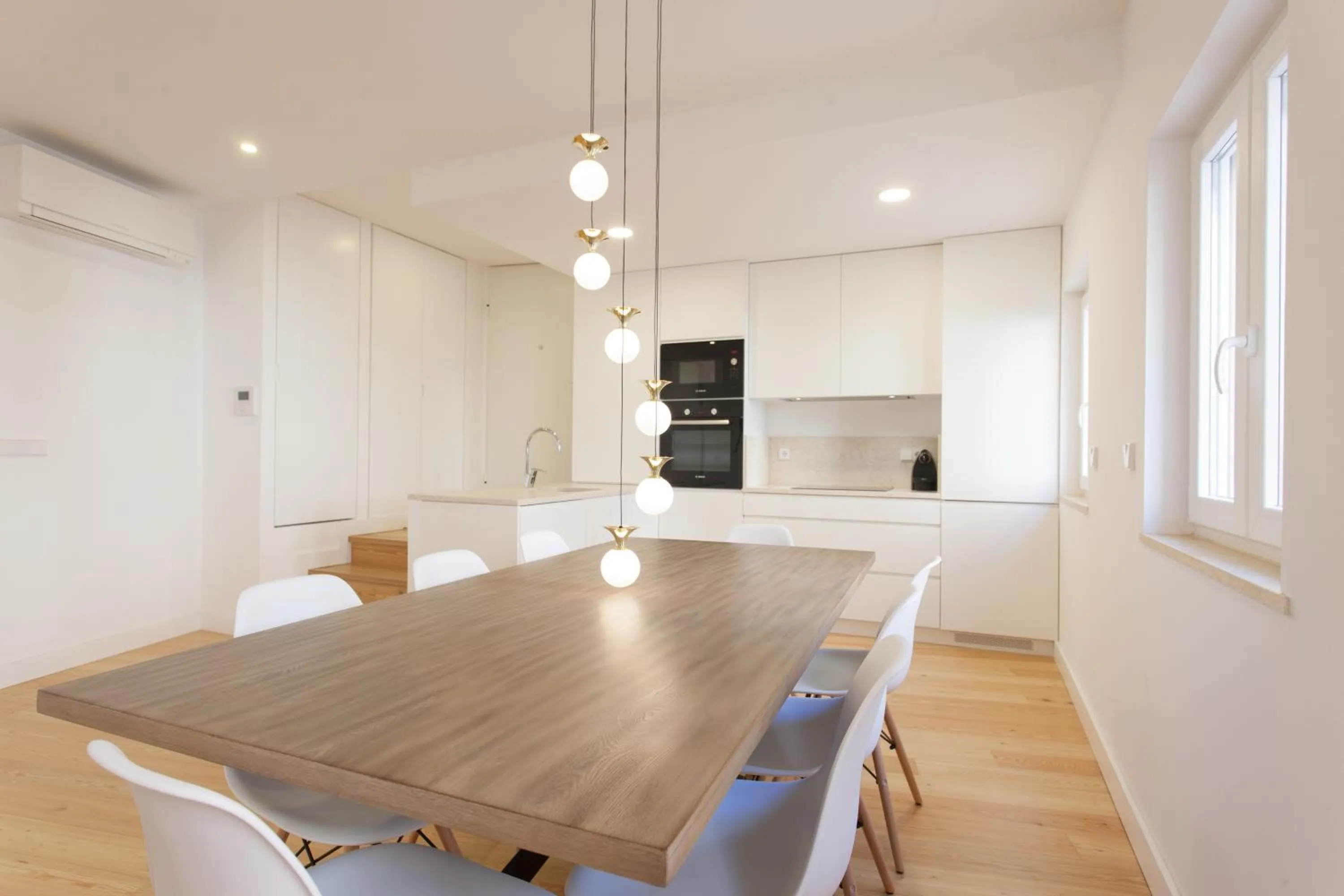 Dining area in Mouraria Blue Three-Bedroom Apartment w/ Parking - by LU Holidays