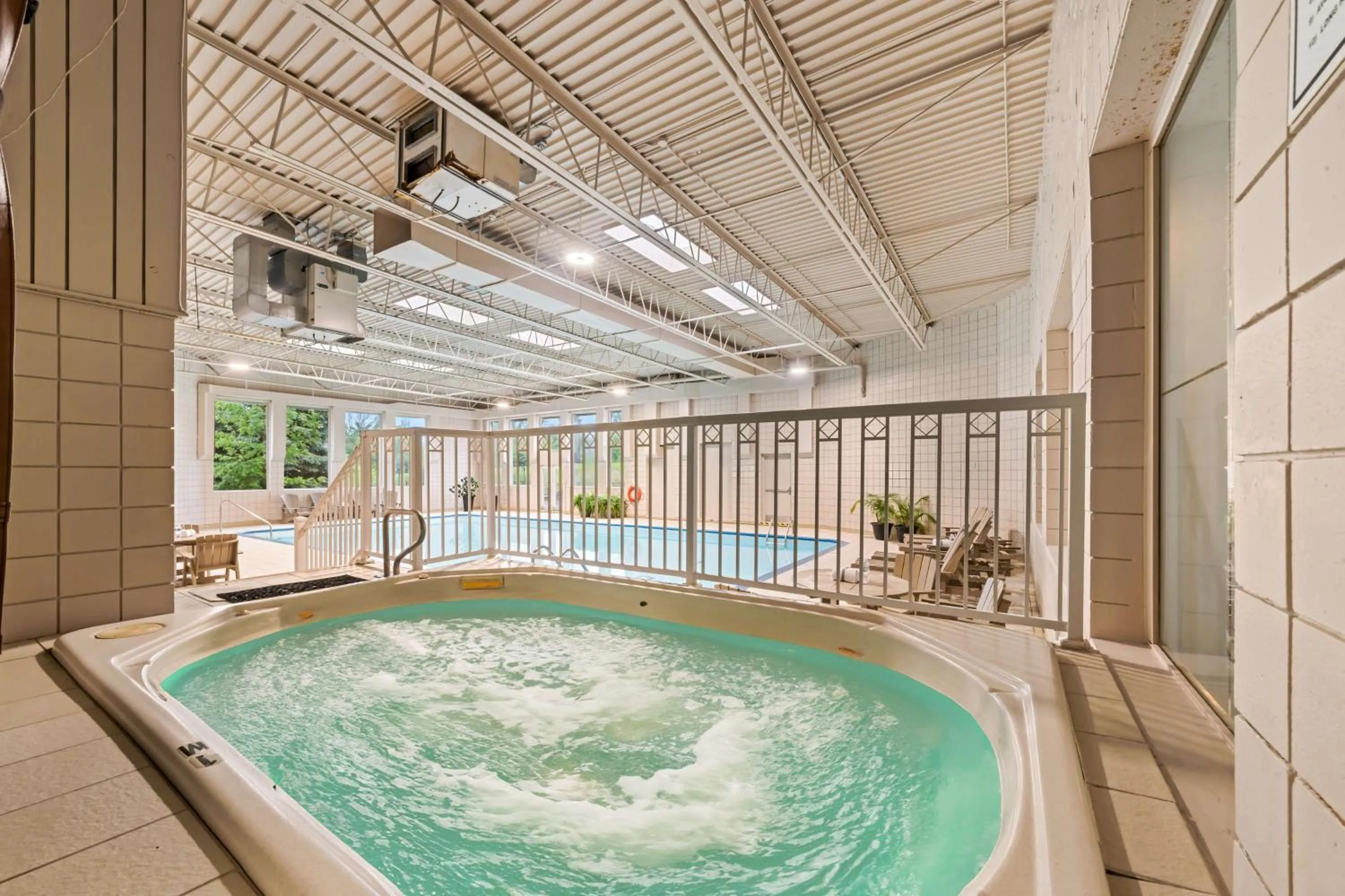 Pool view in Best Western Plus Mariposa Inn & Conference Centre