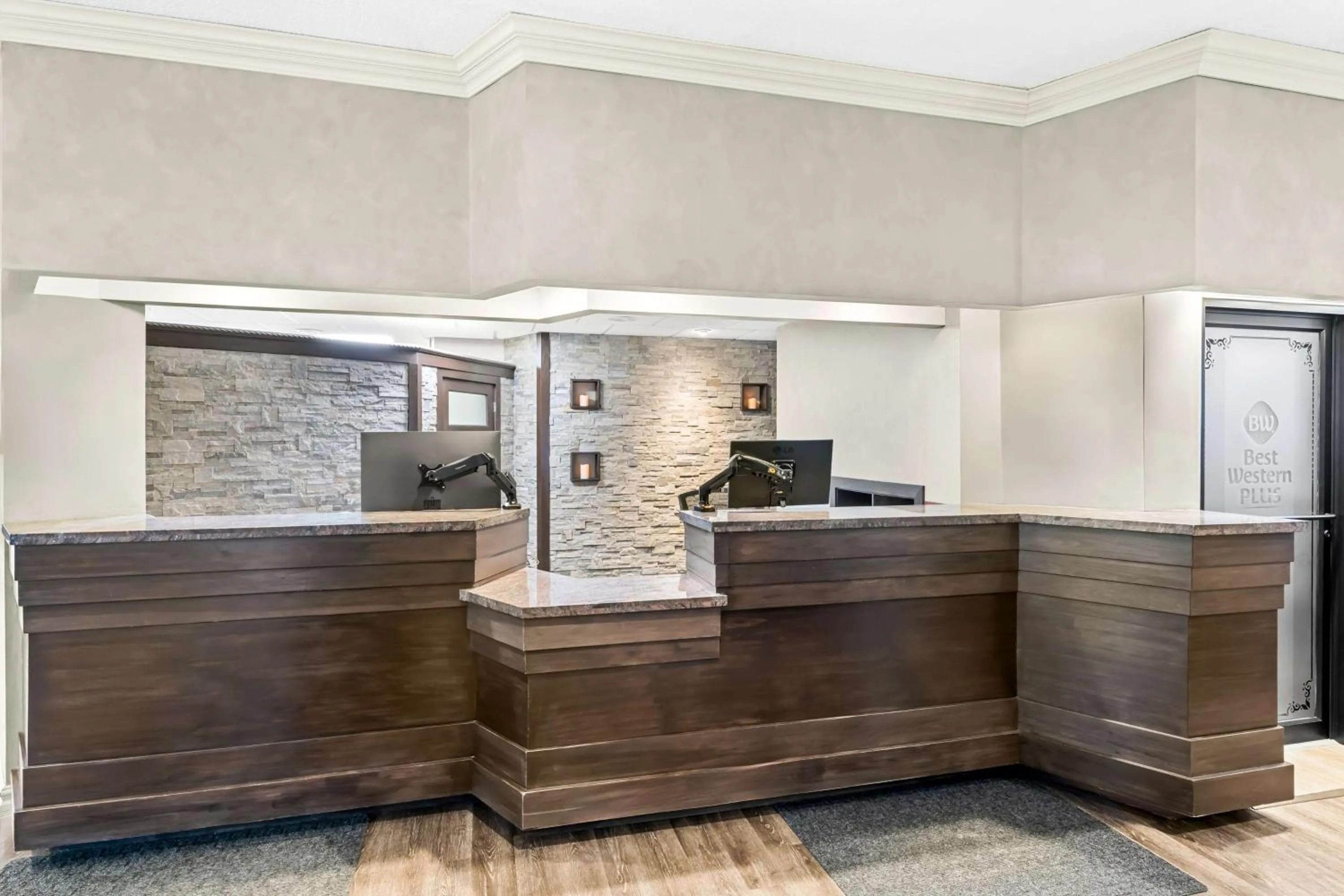 Lobby or reception in Best Western Plus Mariposa Inn & Conference Centre