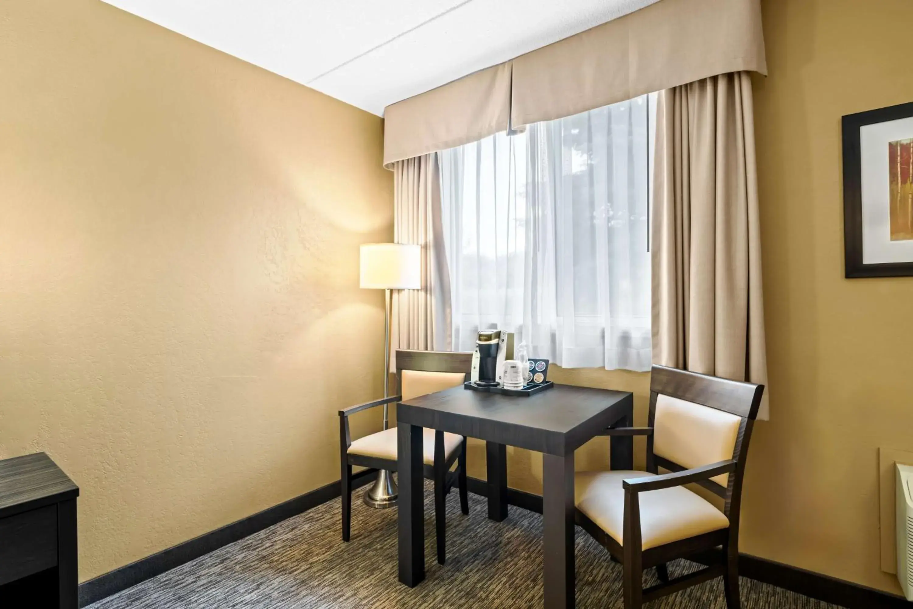 Bedroom in Best Western Plus Mariposa Inn & Conference Centre Bedroom in Best Western Plus Mariposa Inn & Conference Centre